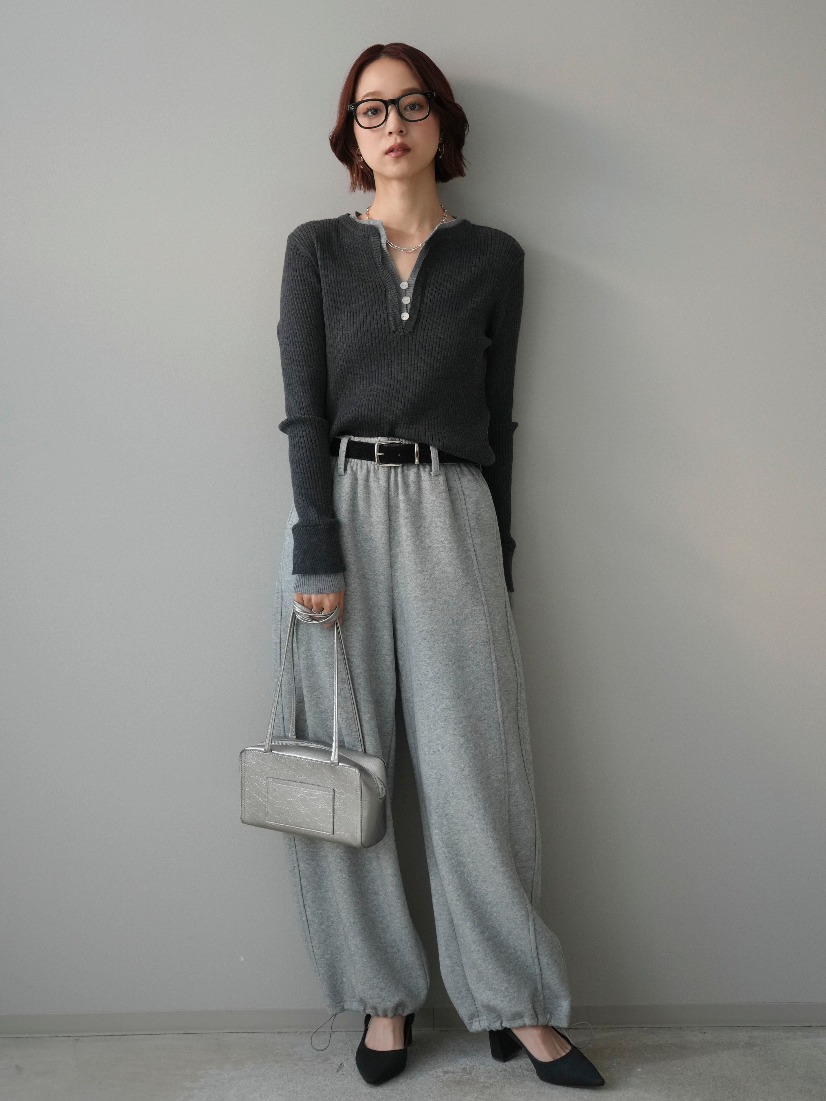 SET]バイカラーキーネックリブニットトップス+ベルト付裾ドロスト