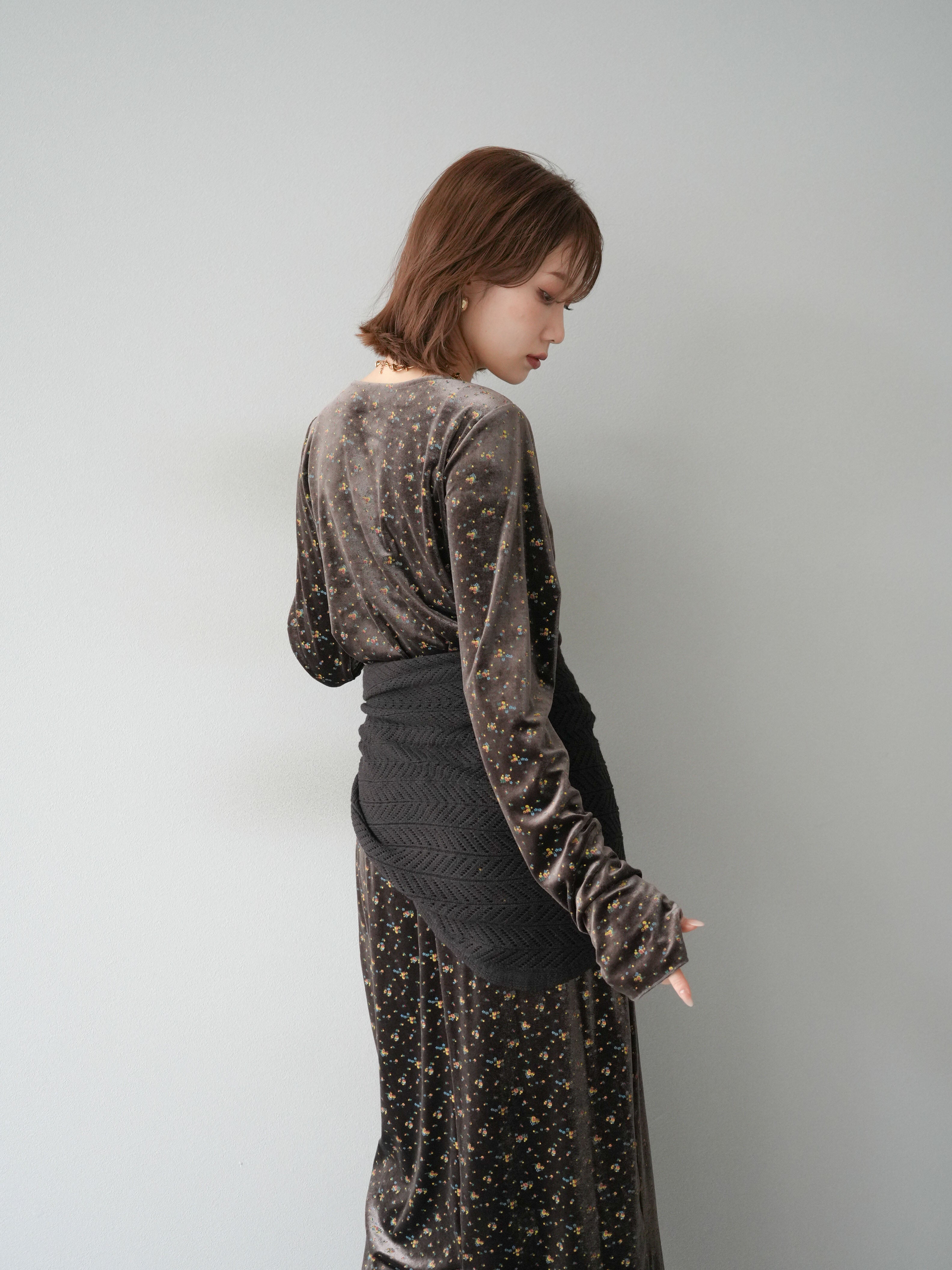 インヴェルカーディガン　イエローワンサイズ 小さいサイズ]シアーラメVネックカーディガン(カーディガン) | MICHEL