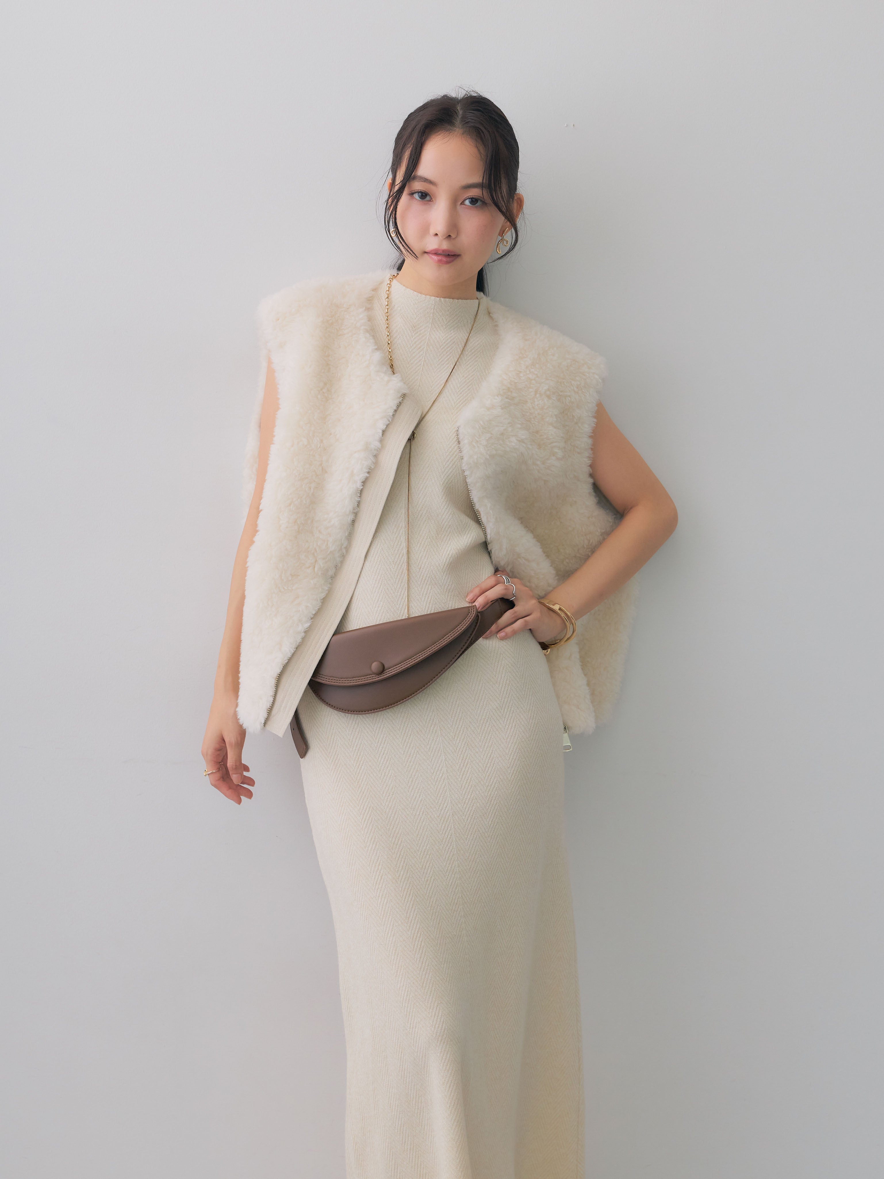 予約]ボトルネックスリムシェイプフレンチニットワンピース/ivory – Lumier