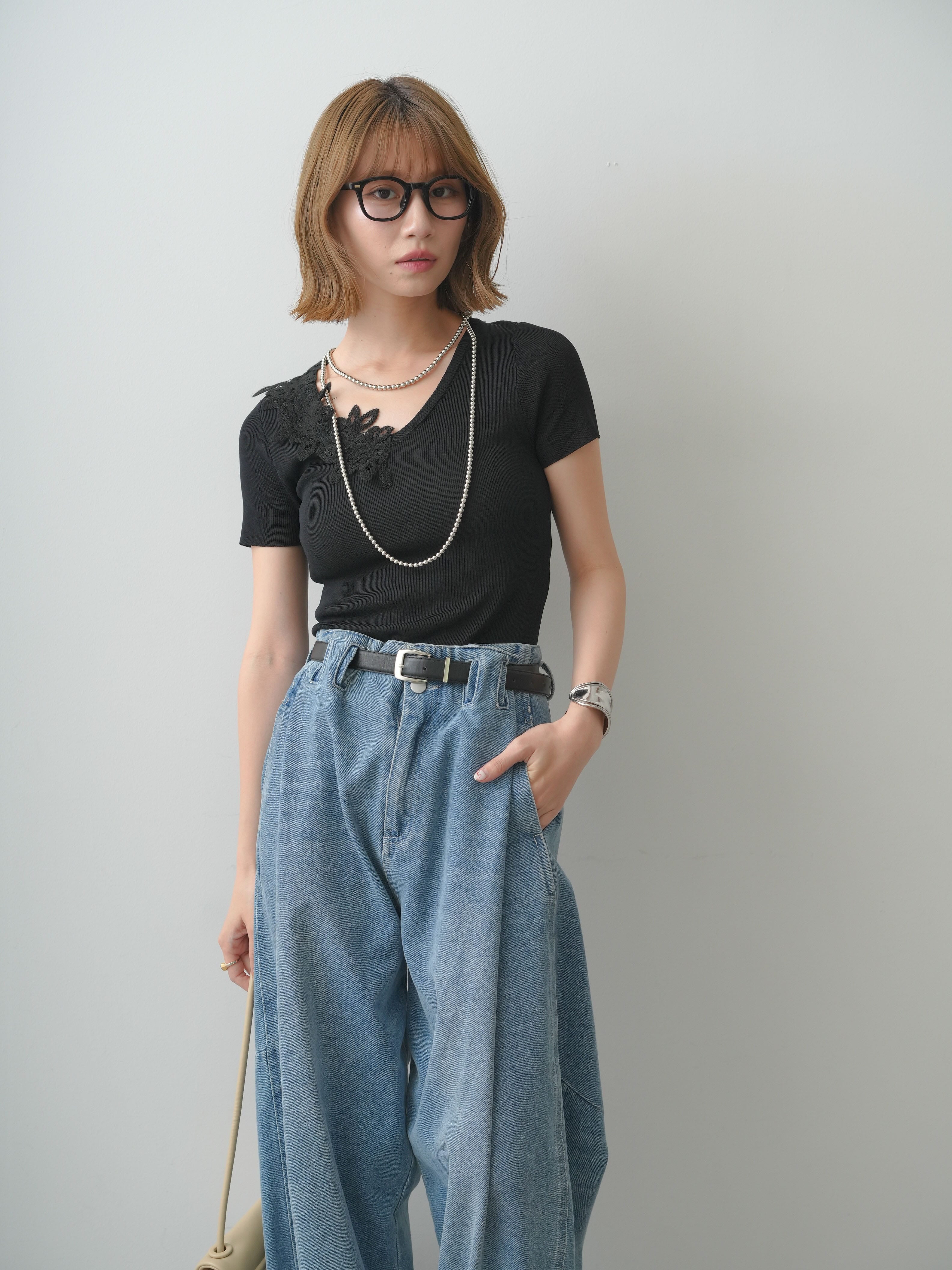 予約]アシメフラワーレースVネック半袖ニットトップス/black – Lumier