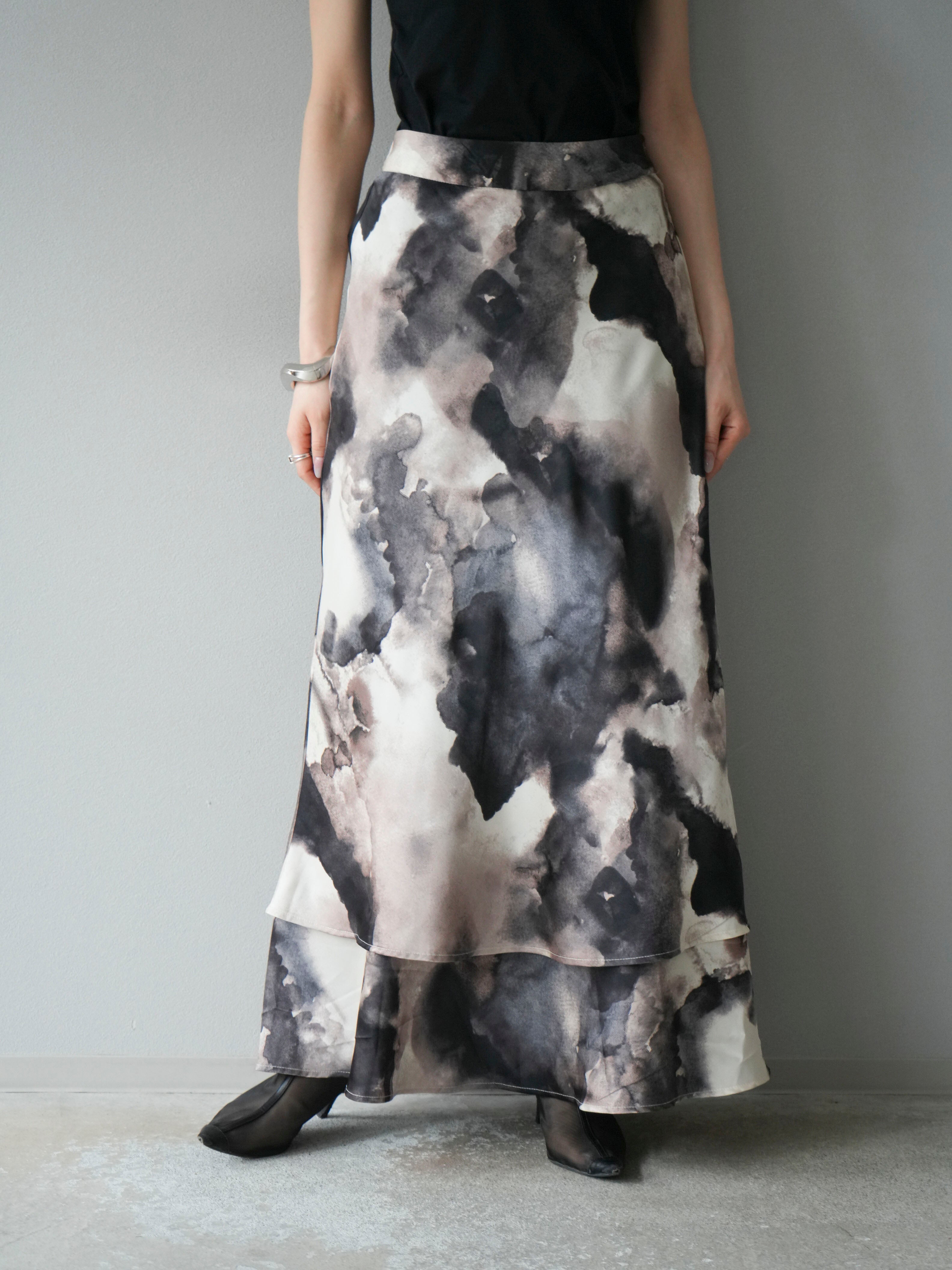 予約]ニュアンスサテンフリルスカート/アイボリー×チャコールグレー