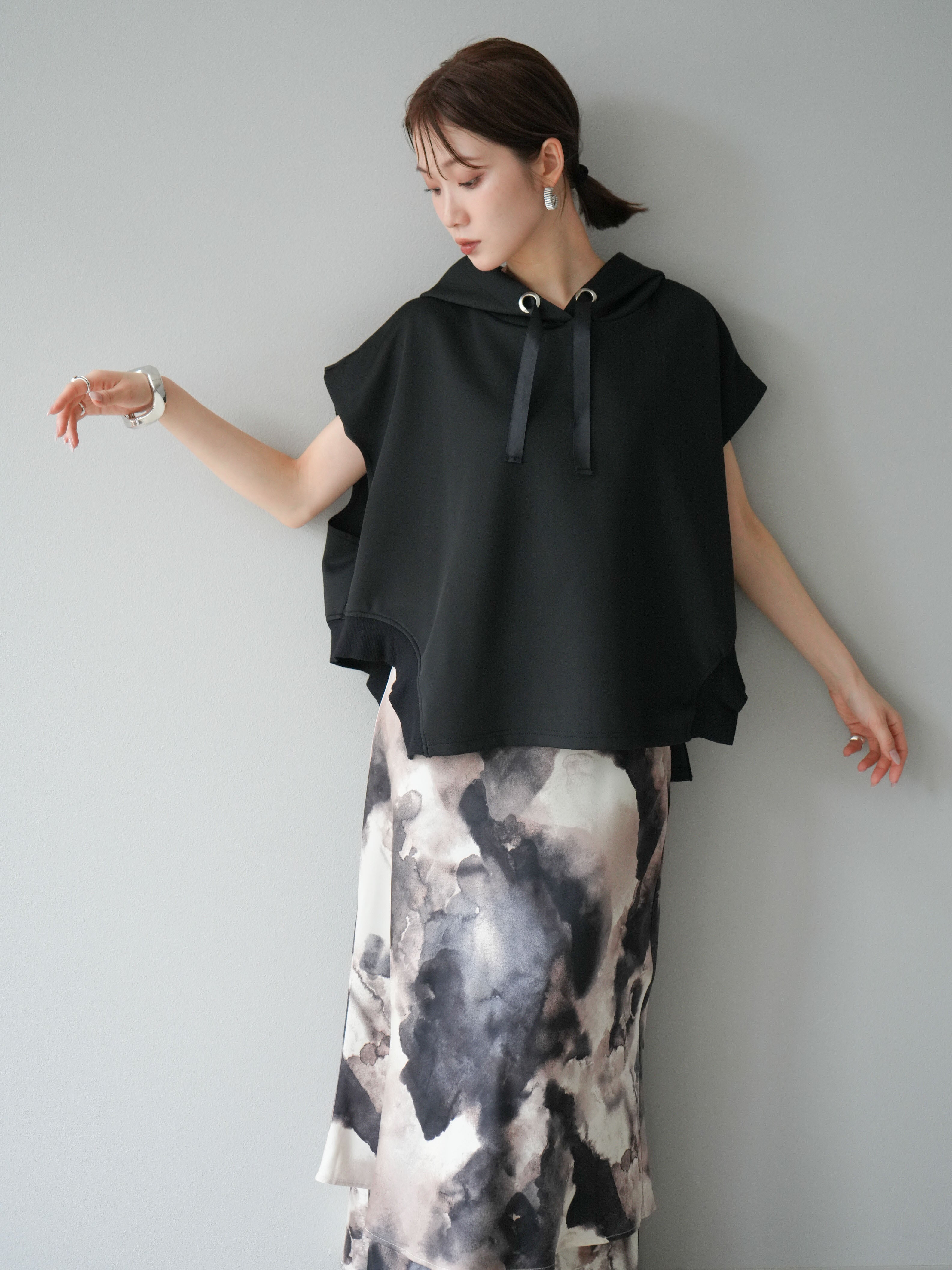 予約]アシンメトリードルマンバックZIPフーディー/ブラック – Lumier