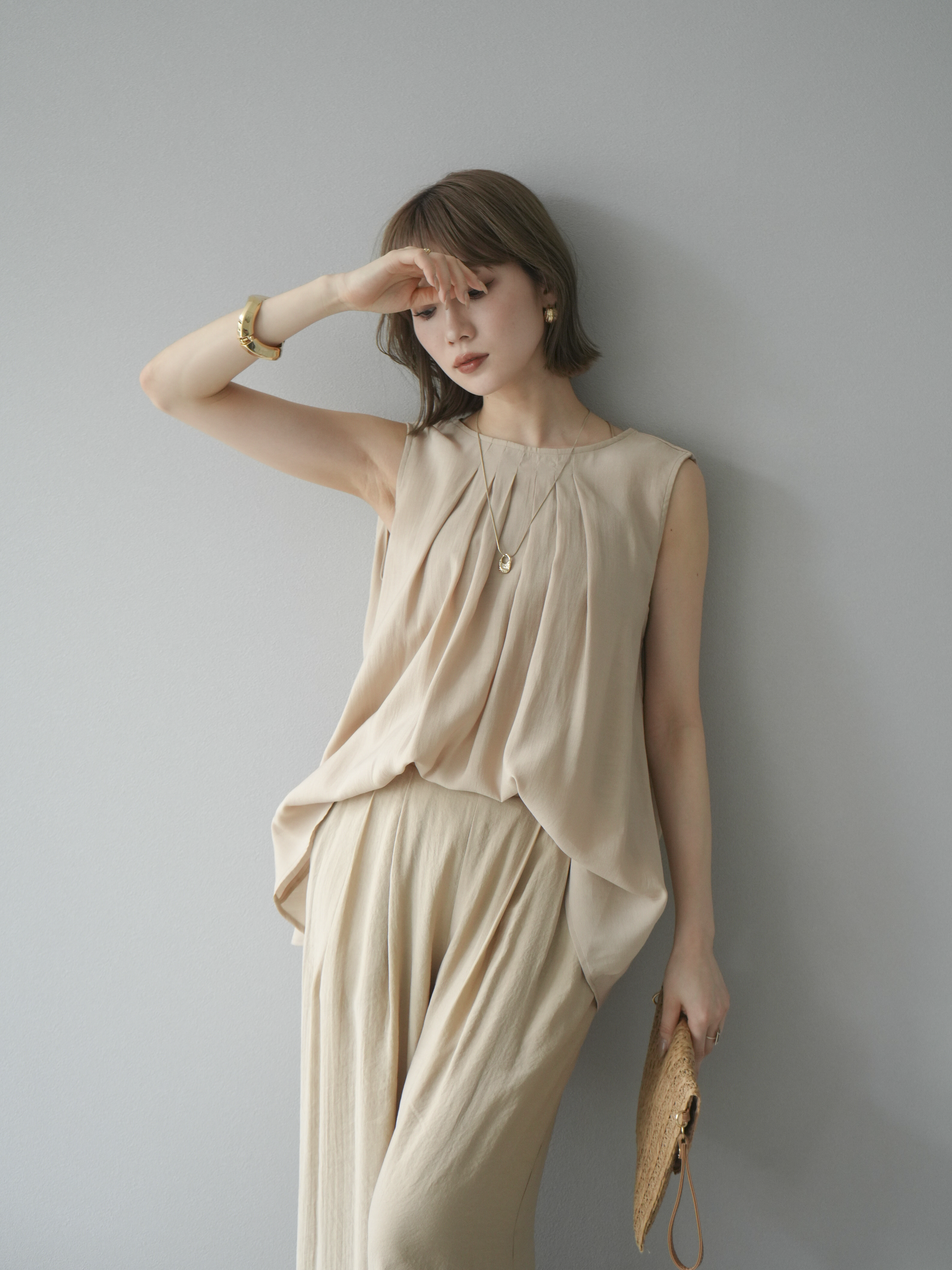 予約]シボ加工バックツイストブラウス/ベージュ – Lumier