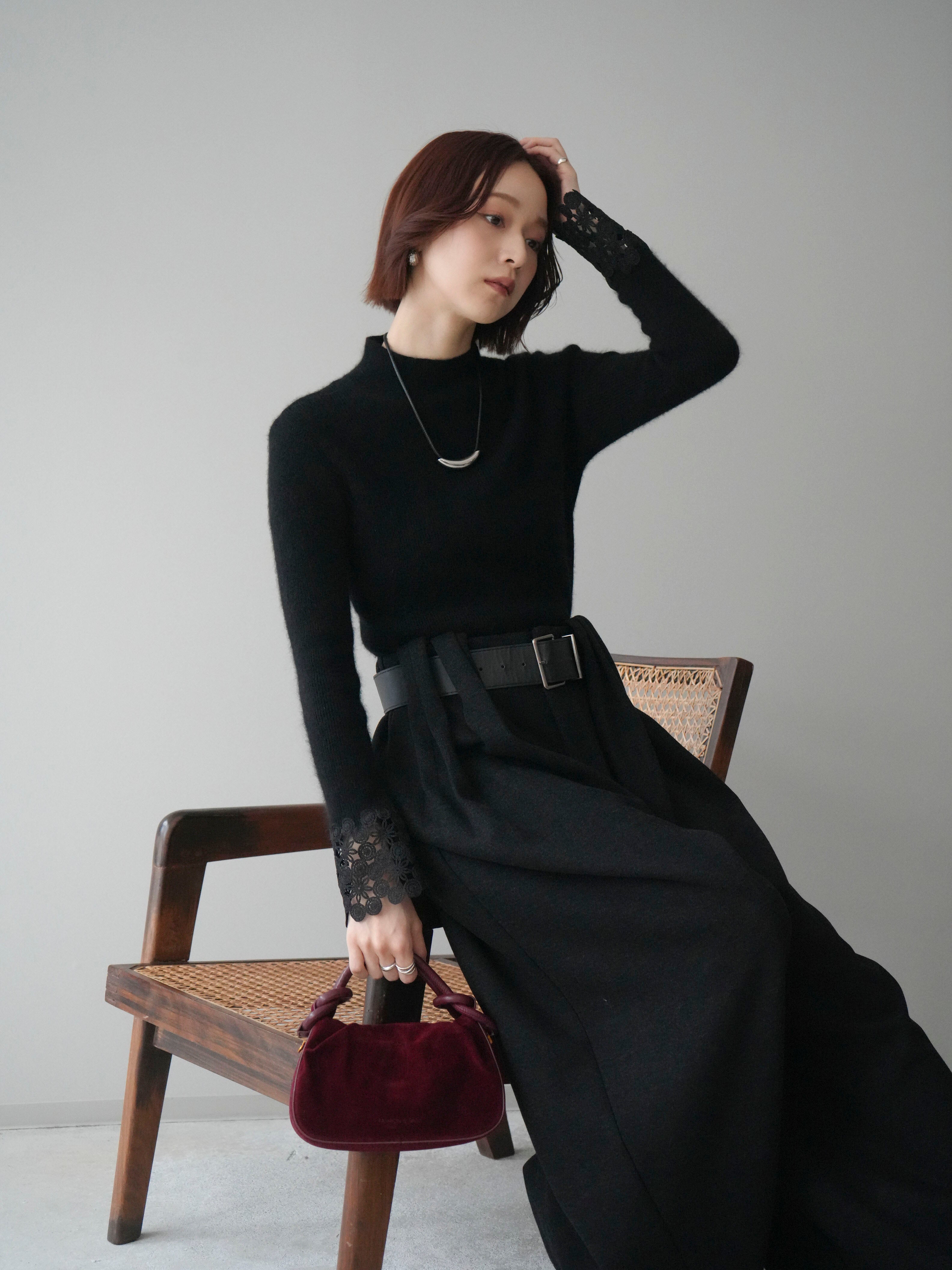 美品　チノ　3.5万円　ボリューム タートルネック ニット ベルト　ジレ　黒　M HERNO（ヘルノ） HERNO RESORT リゾート ニットポンチョ JL00005DR