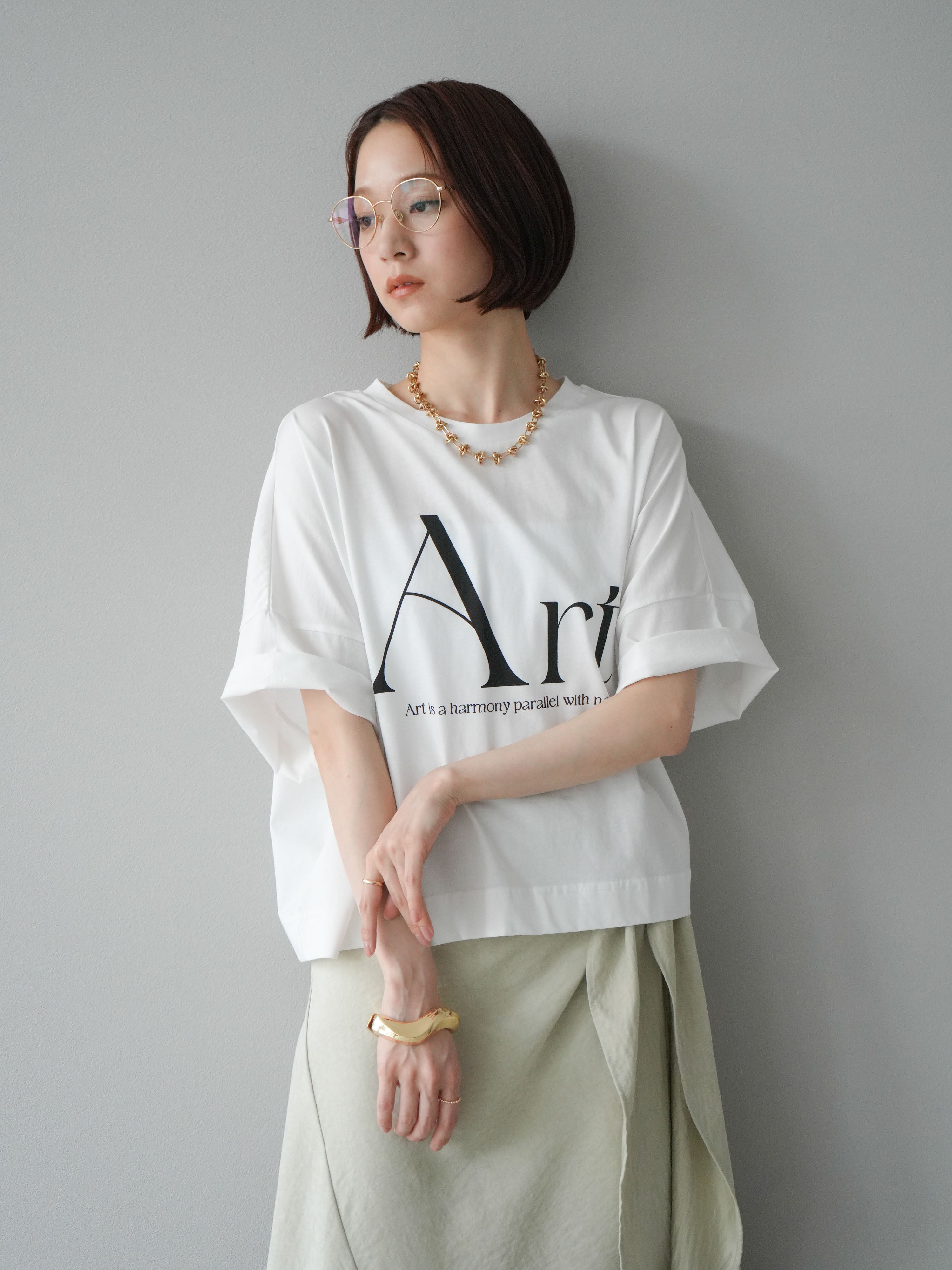 予約]ドライタッチコットンワイドロゴTシャツ/オフ×ブラック – Lumier