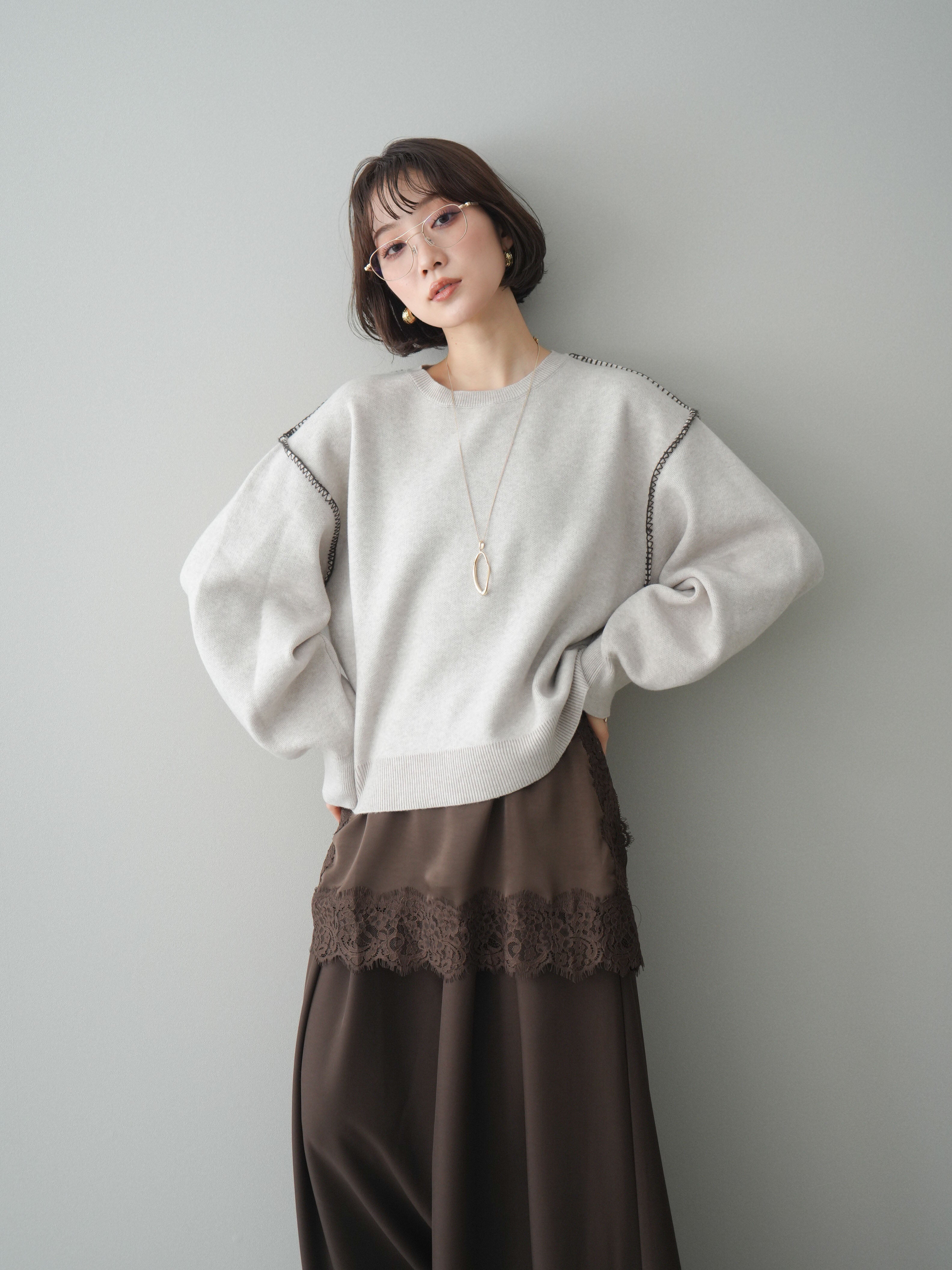 予約]バックロゴ刺繍配色ステッチニットプルオーバー/lightgray – Lumier