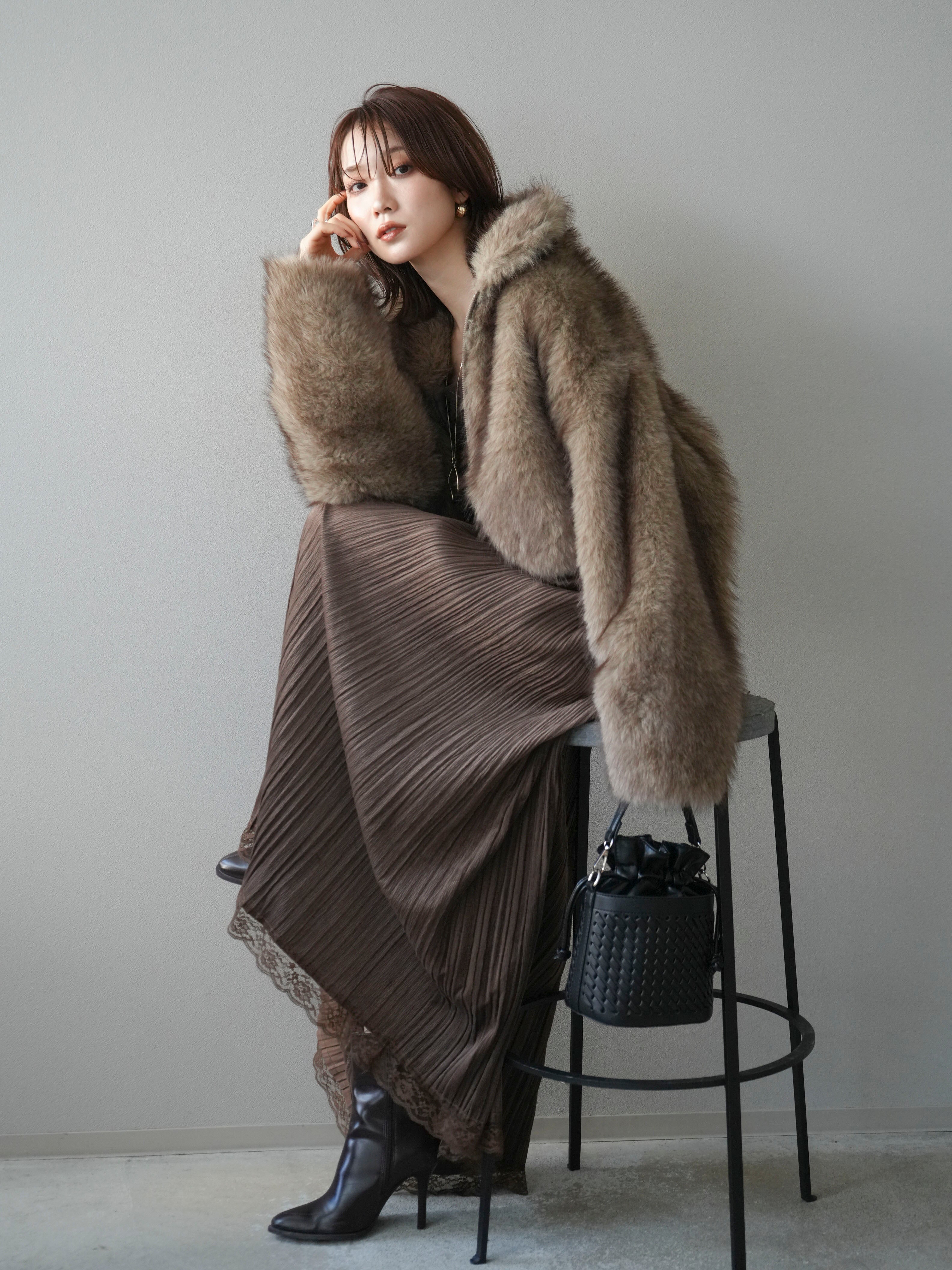 予約]フェイクファーショートZIPジャケット/brownmix – Lumier