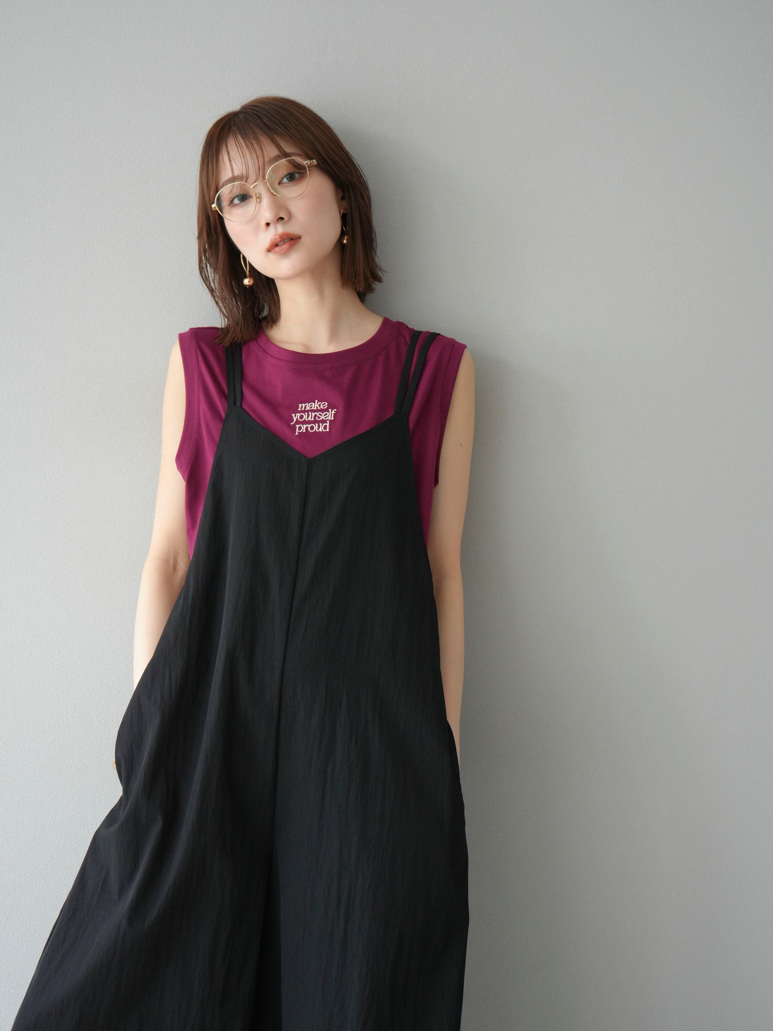 予約]ロゴ刺繍ノースリートップス/ボルドー – Lumier