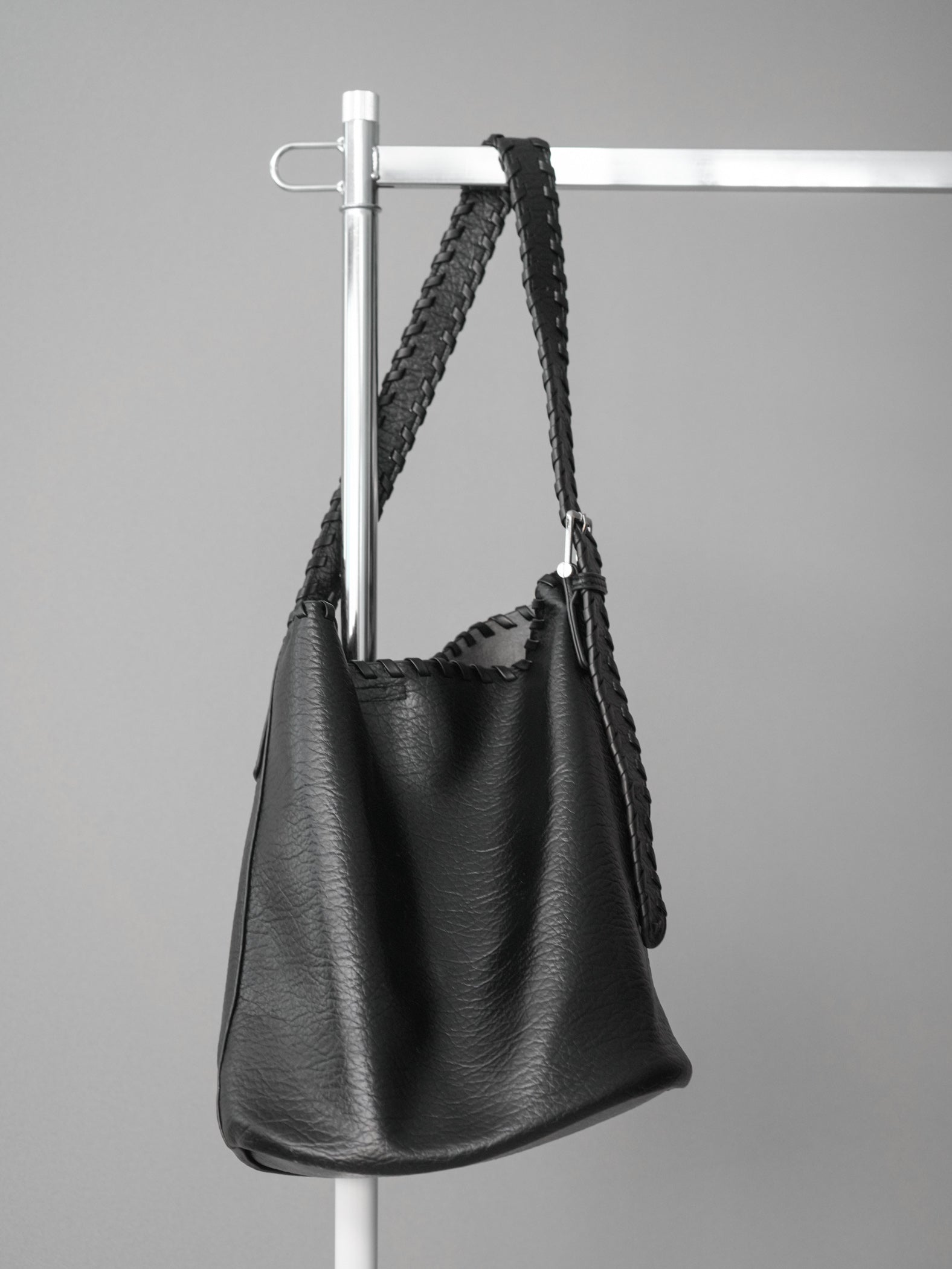 予約]ステッチワンハンドル合皮トートBAG/black – Lumier