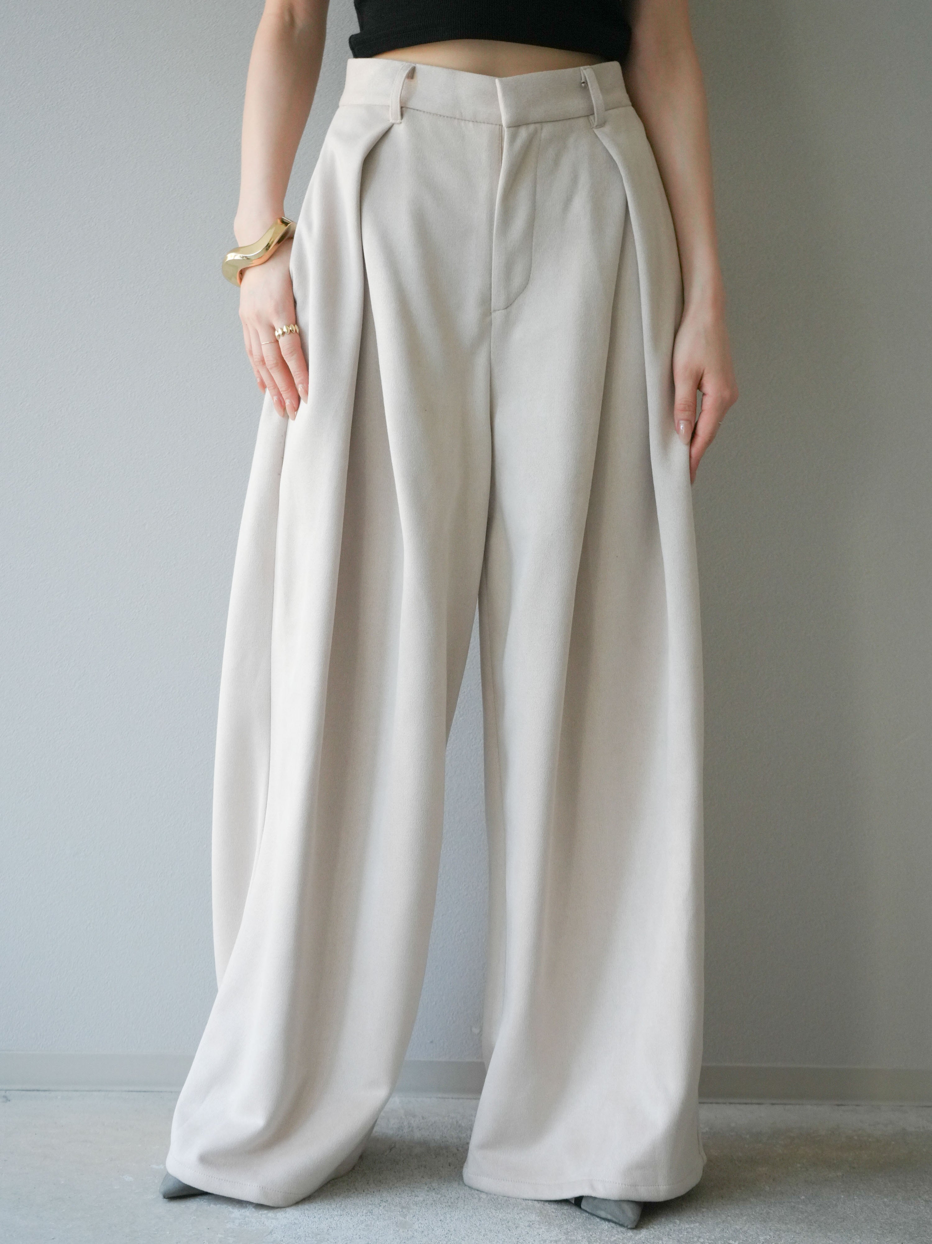 予約]スウェードタックワイドパンツ/エクリュ – Lumier