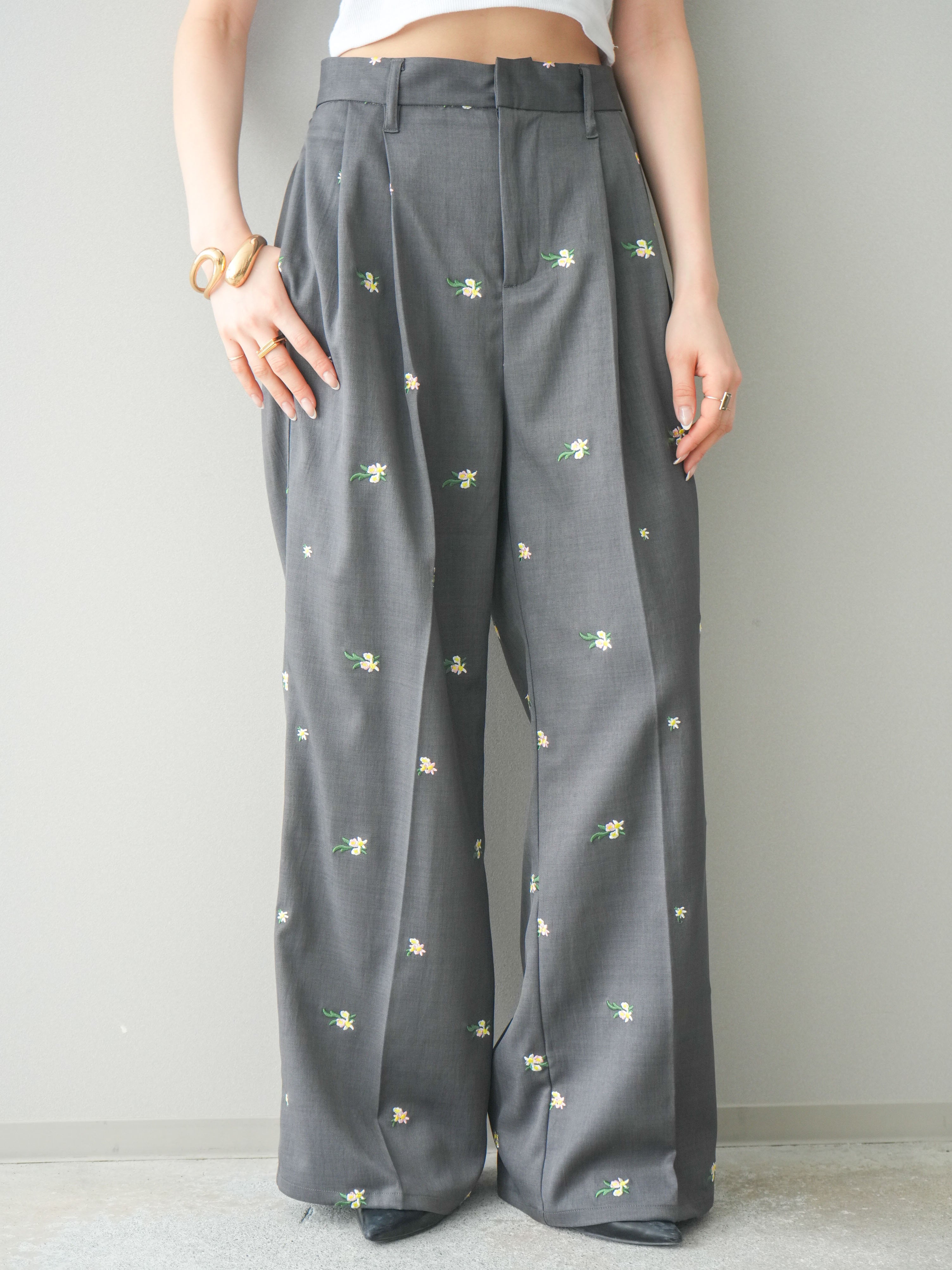 予約]フラワー刺繍タックパンツ/gray – Lumier