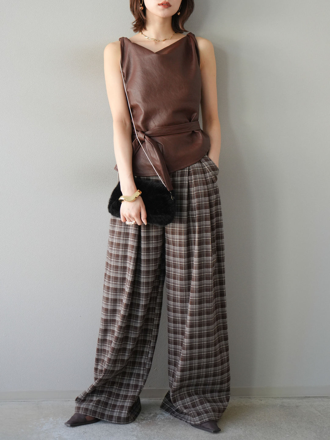 [予約]レザースリーブレスプルオーバー/ボルドー