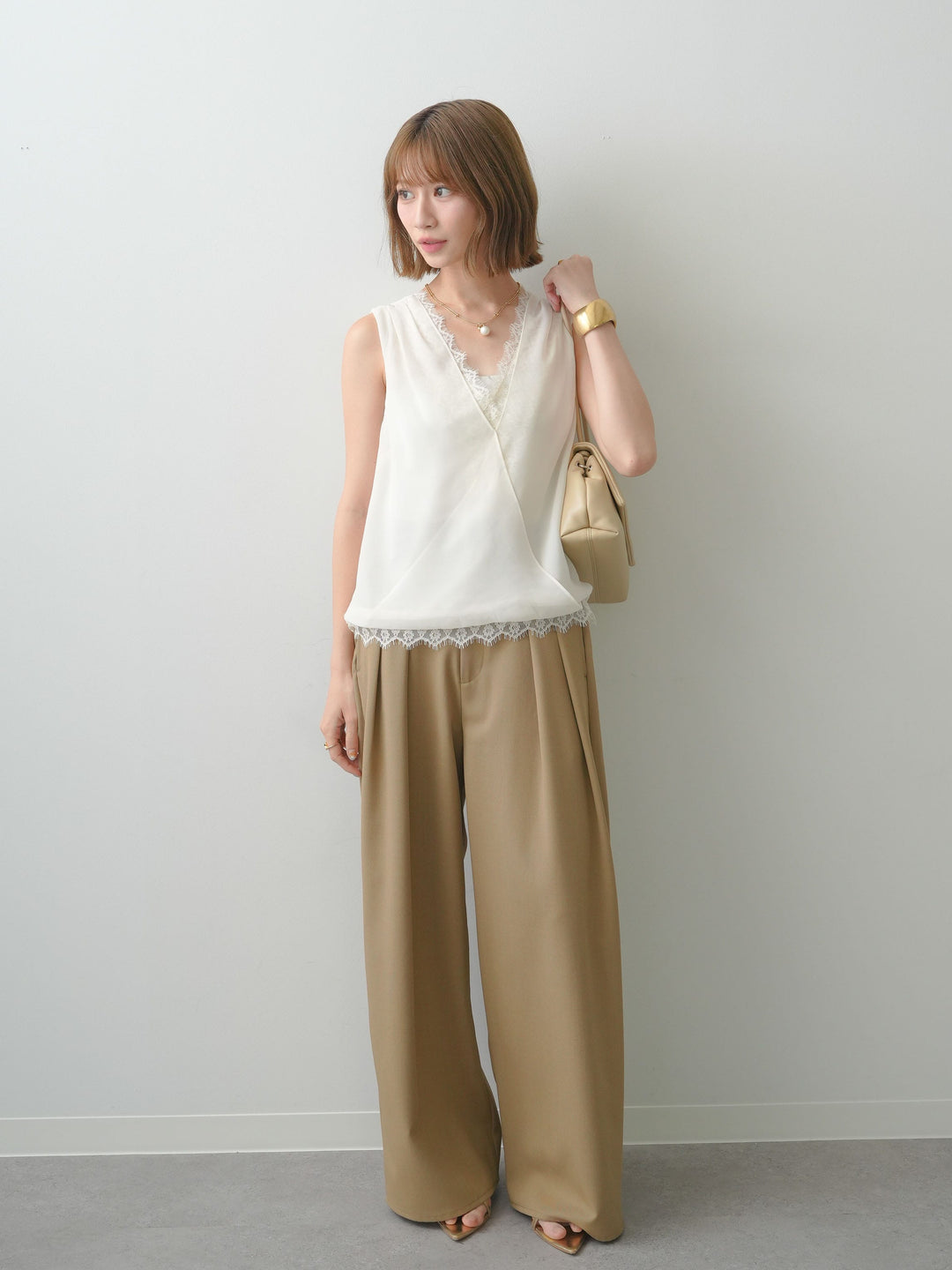 [SET]シフォンレースレイヤードノースリブラウス+クレープデシンタックワイドパンツ(2set)