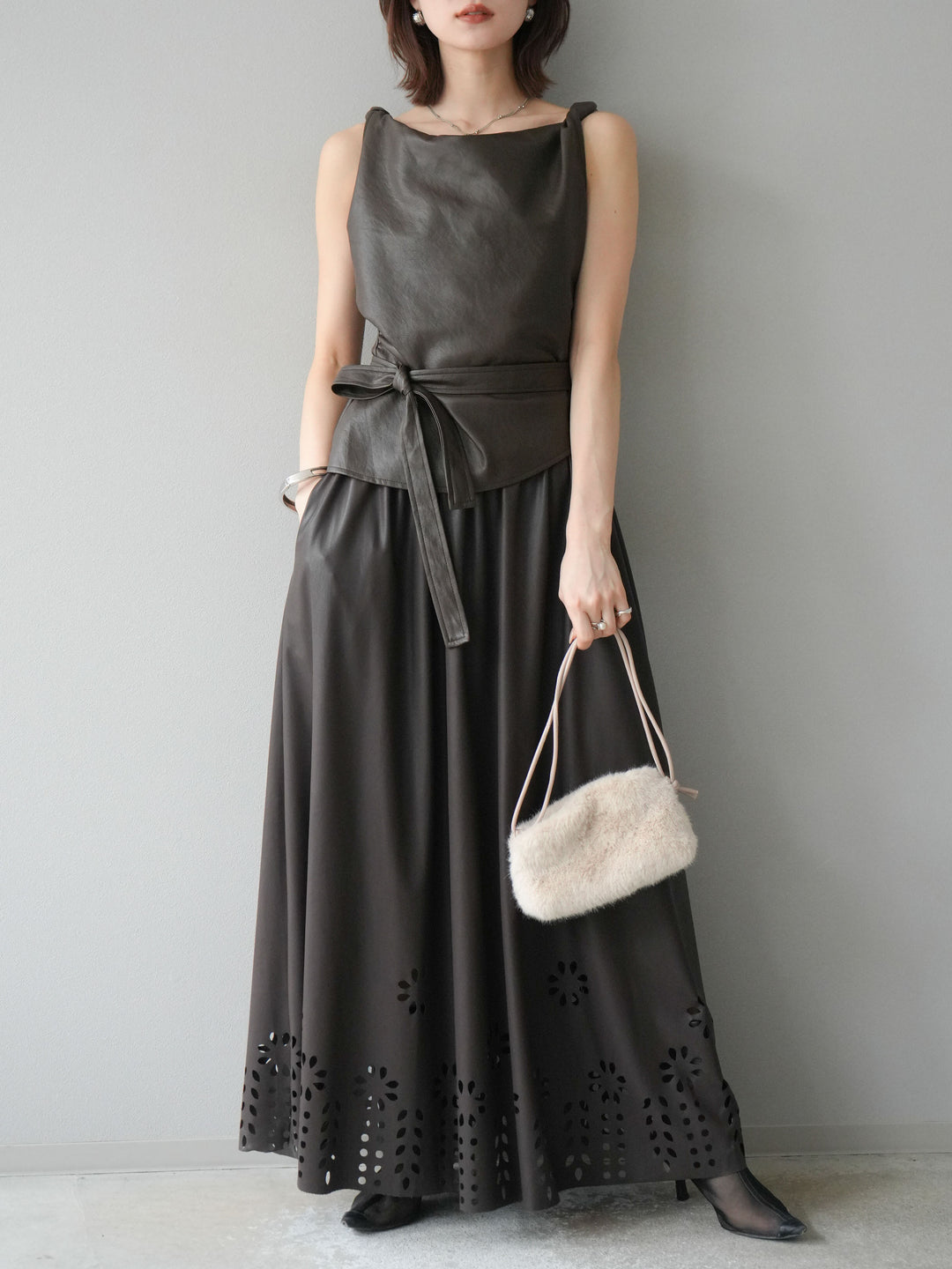 [予約]フラワーパンチングレザースカート/ブラウン