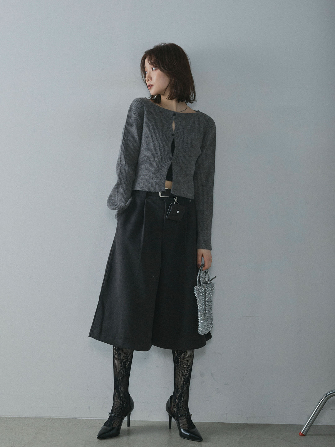 【Allure】[SET]デザインショートニットカーディガン+ベルト付ウールタッチミディアムパンツ(2set)