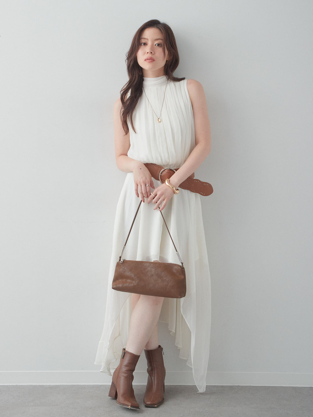 [予約]ベルト付シアーアシメノースリドレス/white