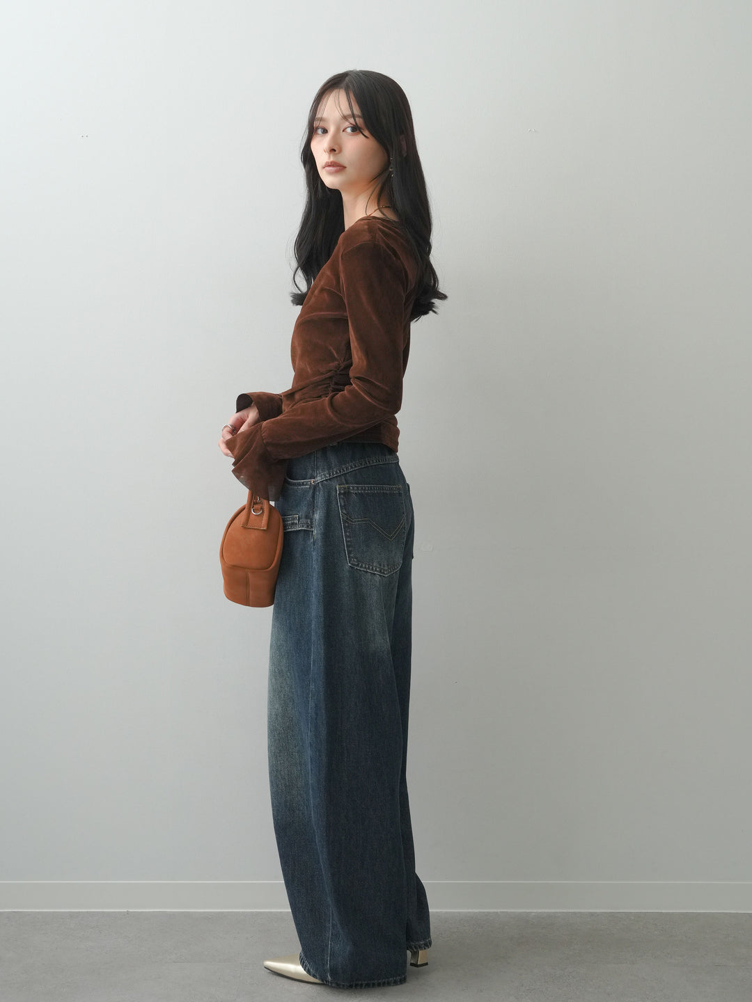 【套裝】露背蕾絲絨上衣 + 不對稱口袋寬牛仔褲（兩件套裝）