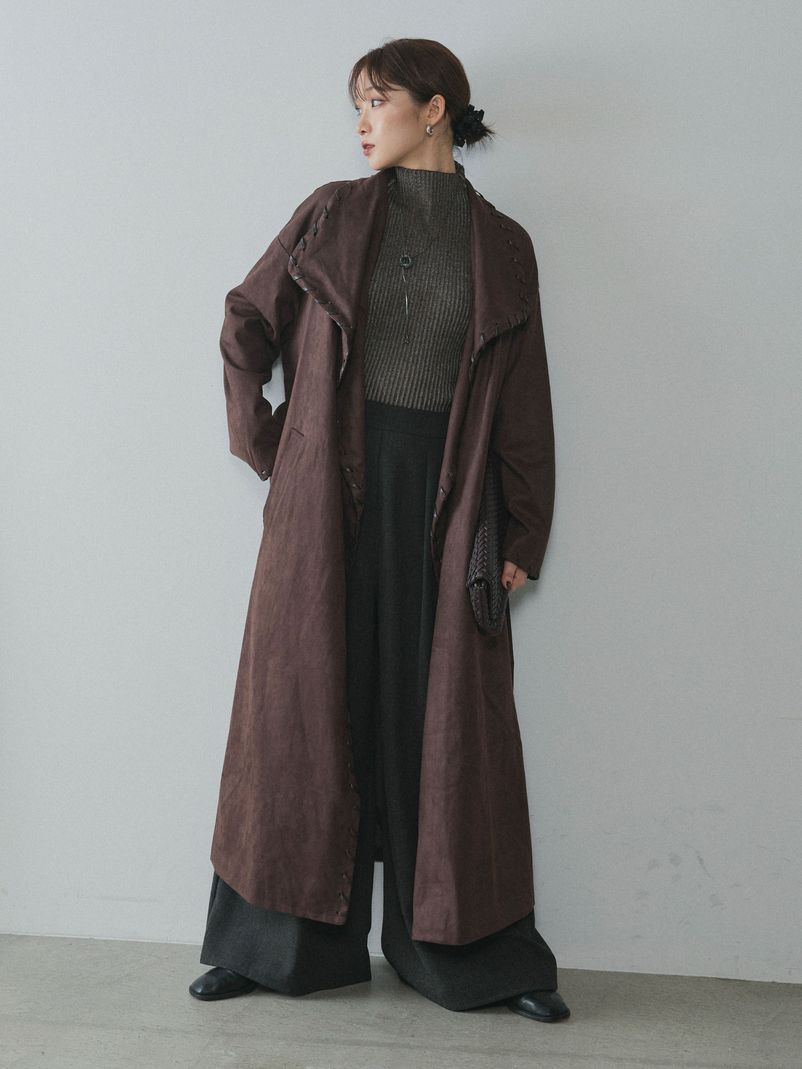 予約]スウェードハンドステッチロングコート/brown – Lumier