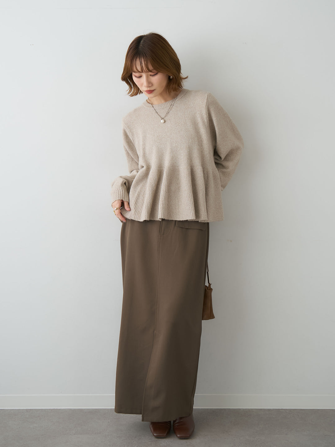 [SET]ペプラムニットプルオーバー+クレープデシンフラップ付きストレートスカート(2set)