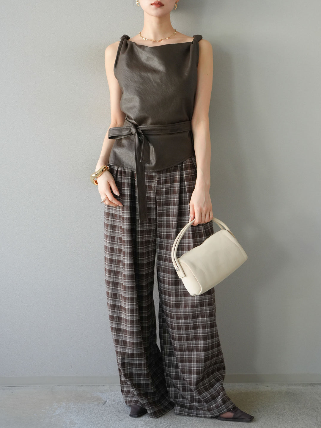 [予約]レザースリーブレスプルオーバー/ブラウン