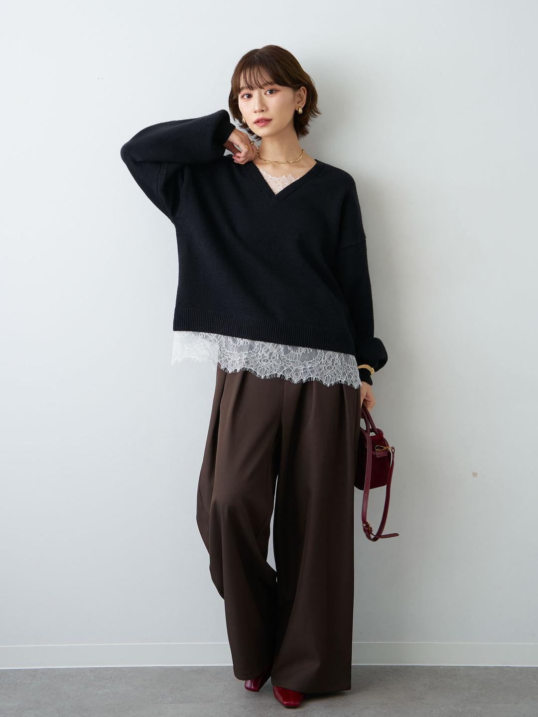 [予約]アルパカタッチレースドッキングVネックニットトップス/black
