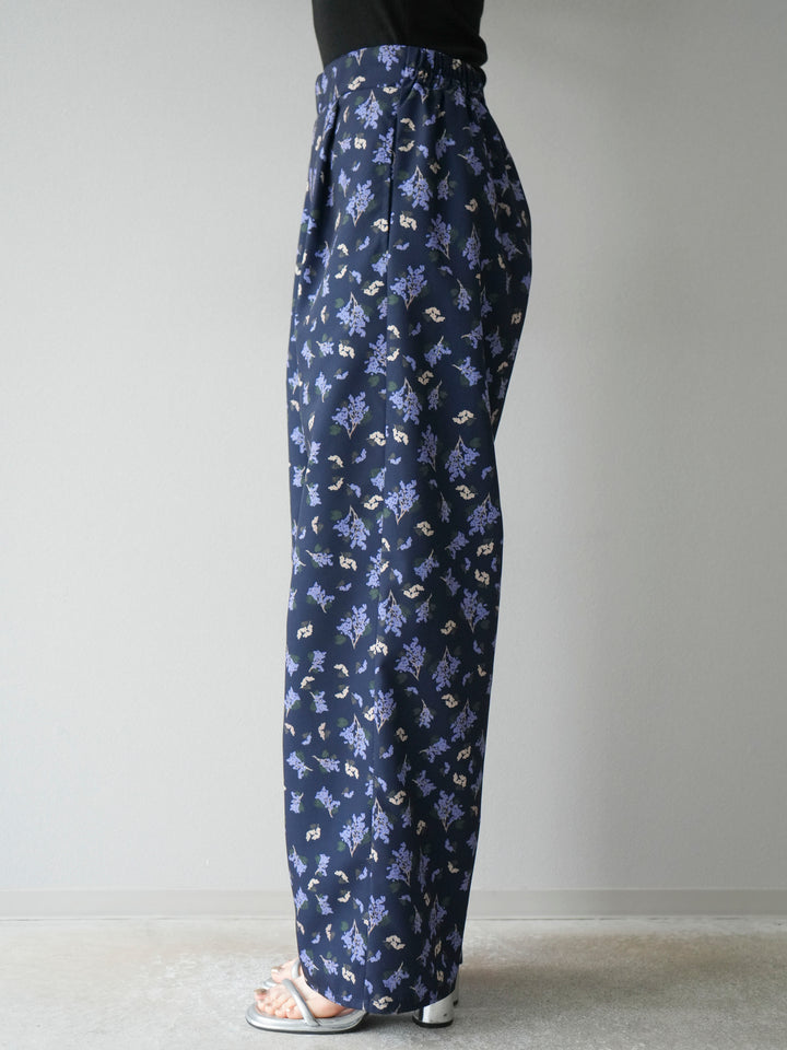 [予約]ブーケプリントタックパンツ/ネイビー