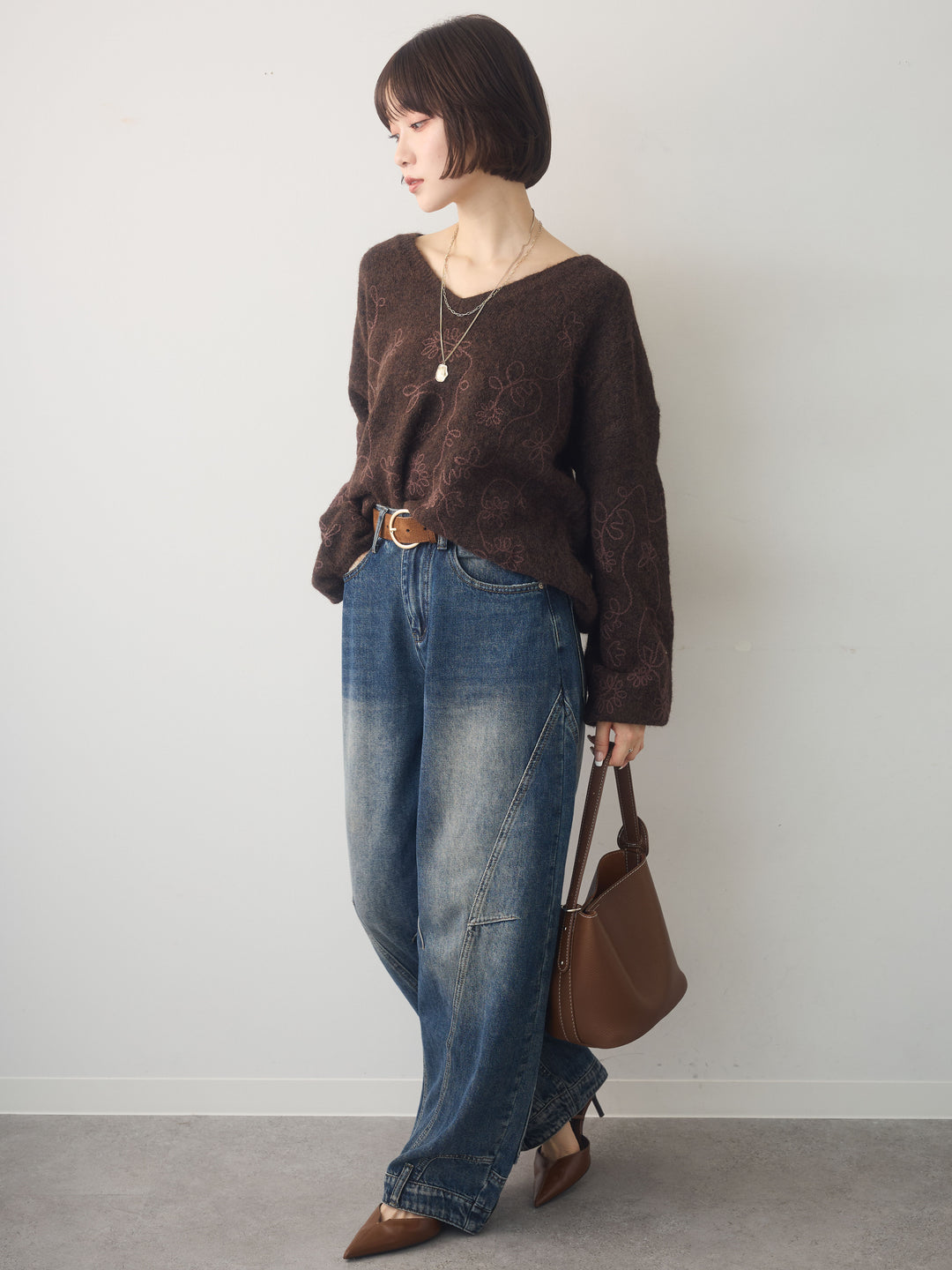 [予約]フロントエンブロイダリーVネックニットトップス/brown