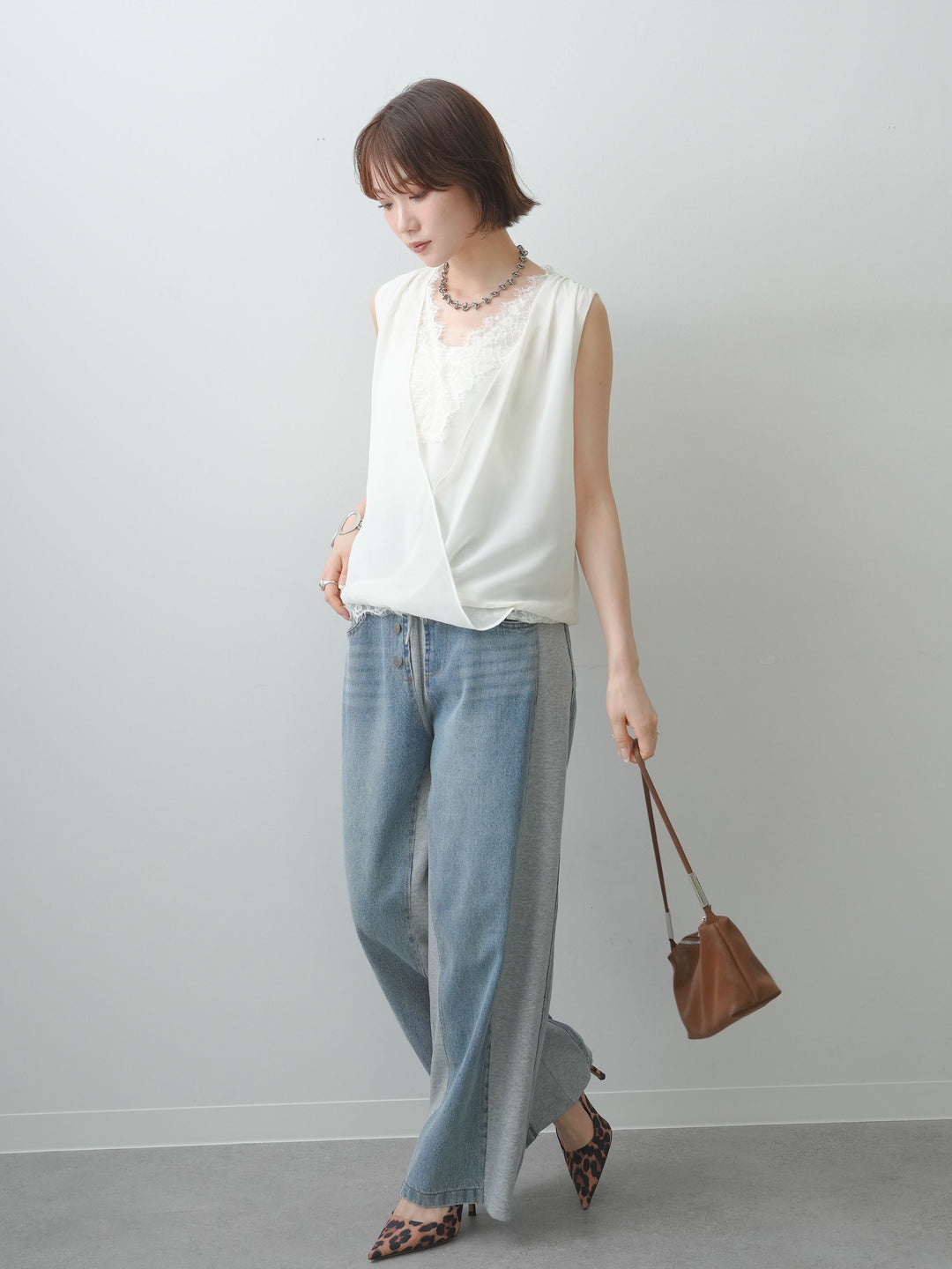 [SET]レースレイヤードカシュクールノースリブラウス+デニム切替スウェットパンツ(2set)