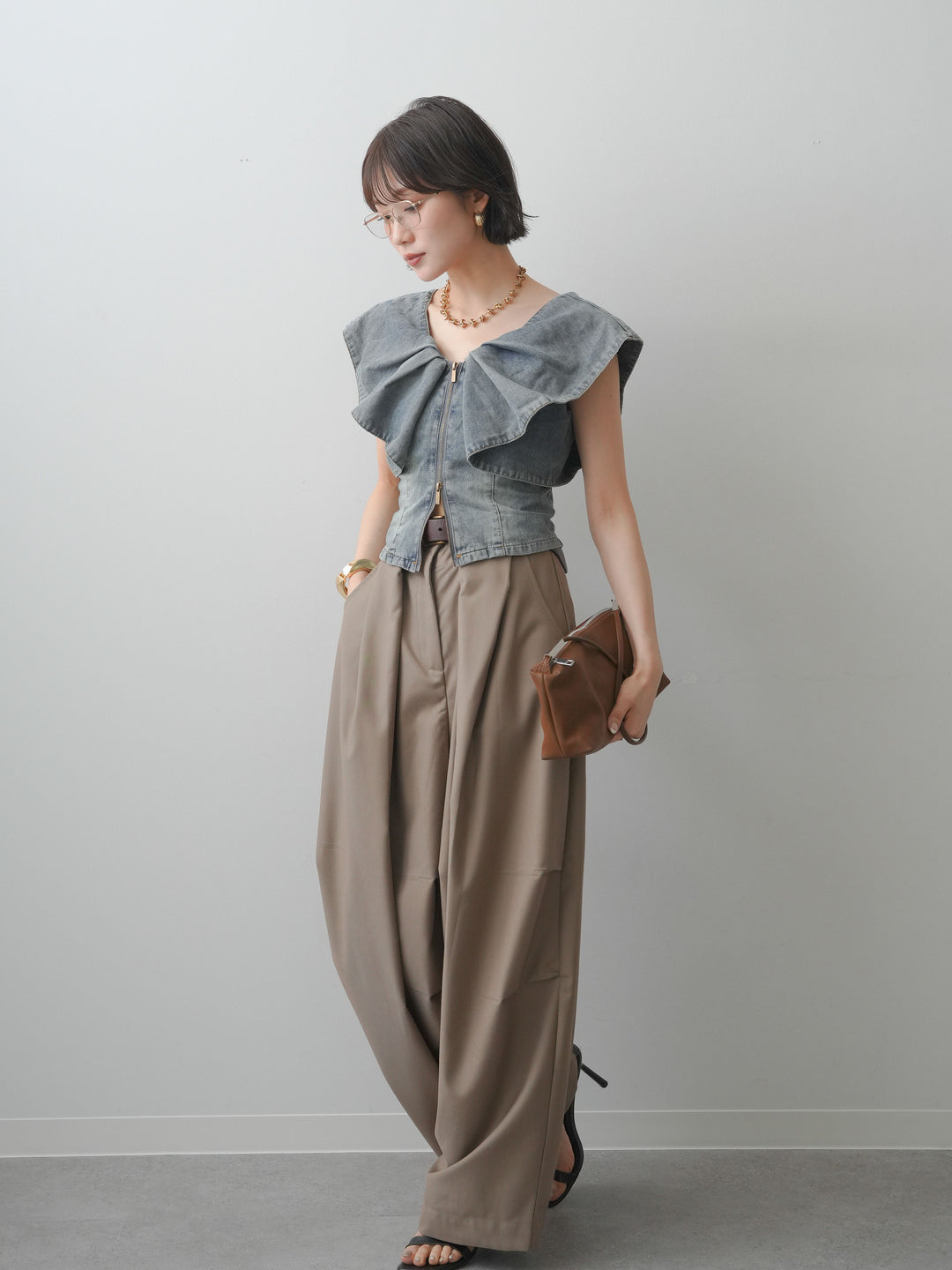 [SET]フロントジップフリルカラーデニムトップス+ショルダータックノースリーブオーバーTEE+ベルトループカーブタックワイドパンツ(3set)