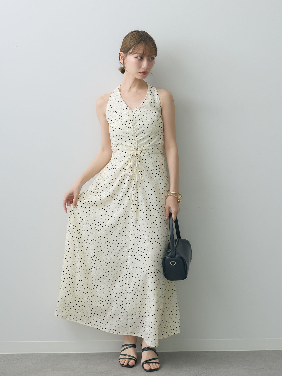 [SET]ホルターネックドット柄シャーリングデザインワンピース+選べるアクセセット(2set)