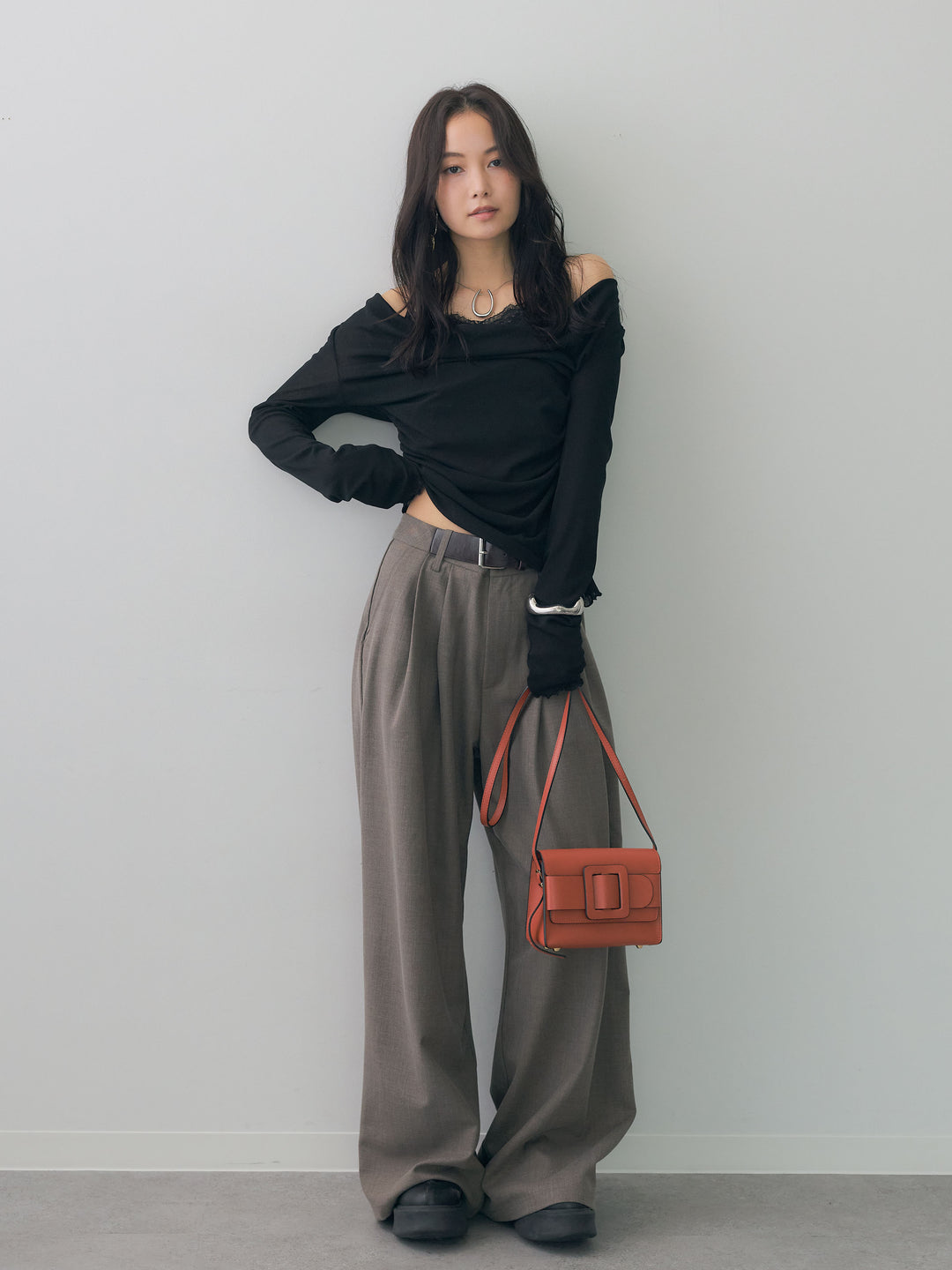 [予約]レースレイヤードデザインドレープシアートップス/black