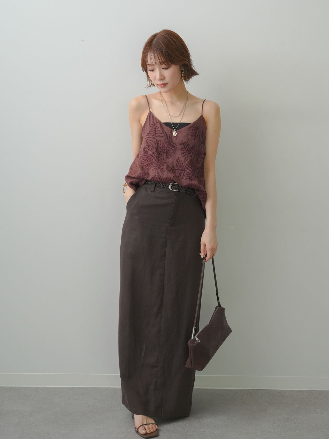 【套裝】棕櫚珠刺繡吊帶背心+亞麻質感I字裙配腰帶（兩件套）