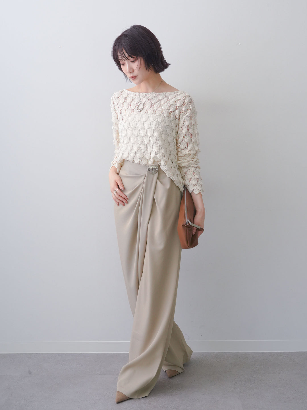 [SET]テクスチャードスカラップニットトップス+シルバーモチーフドレープパンツ(2set)