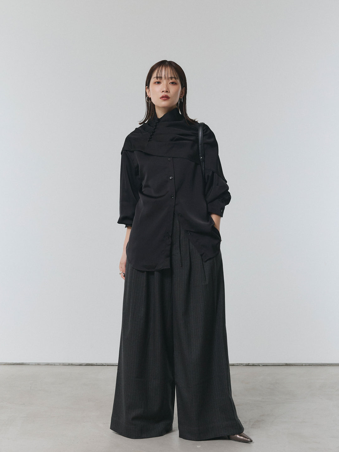 【Allure】[SET]ケープ付サテンシャツ+ウールライクストライプワイドパンツ(2set)