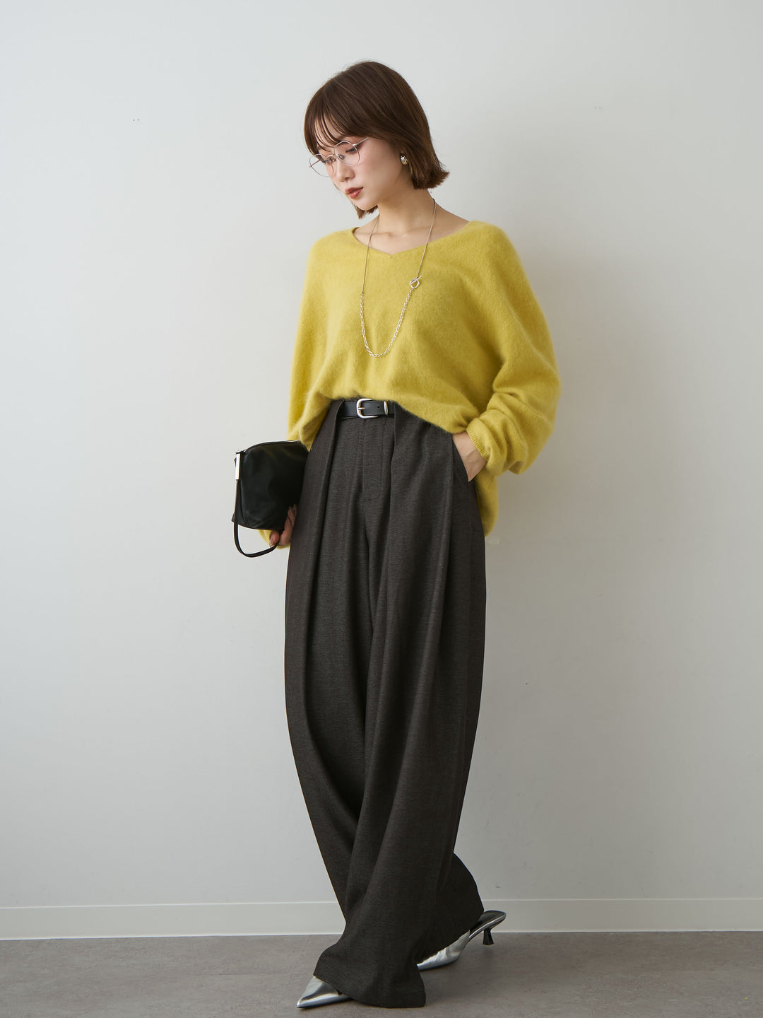 [SET]カシミア混フェザータッチVネックニットトップス+ニューベルトループワイドパンツ(2set)