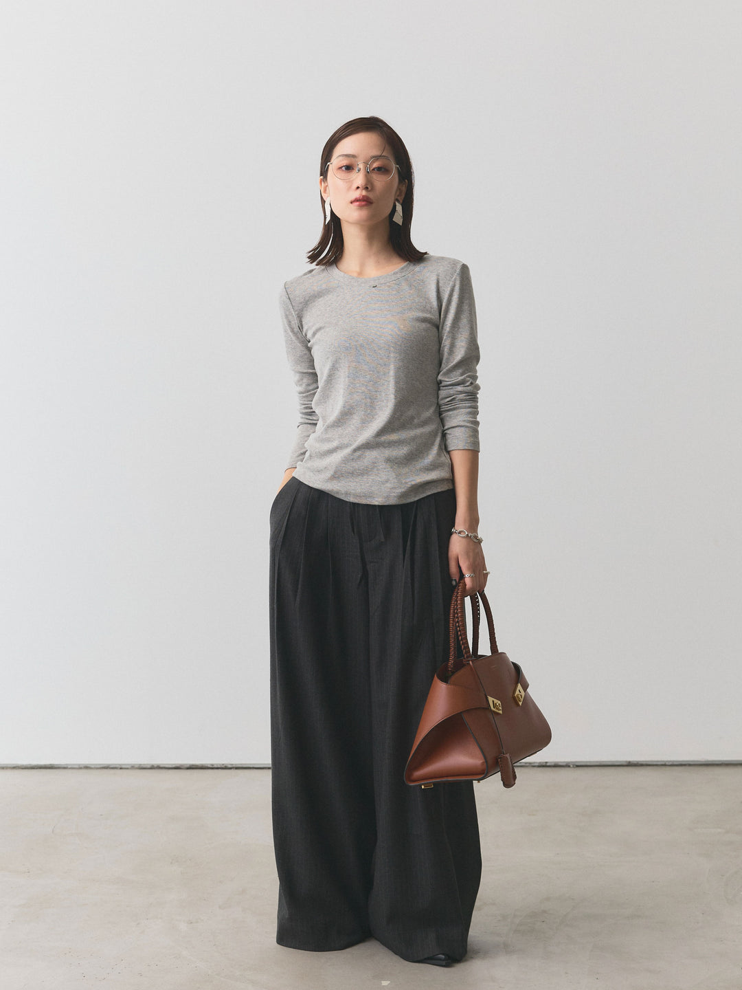 【Allure】[SET]モチーフ付Uネックシアーカットソー+モチーフ付Uネックシアーカットソー(2set)