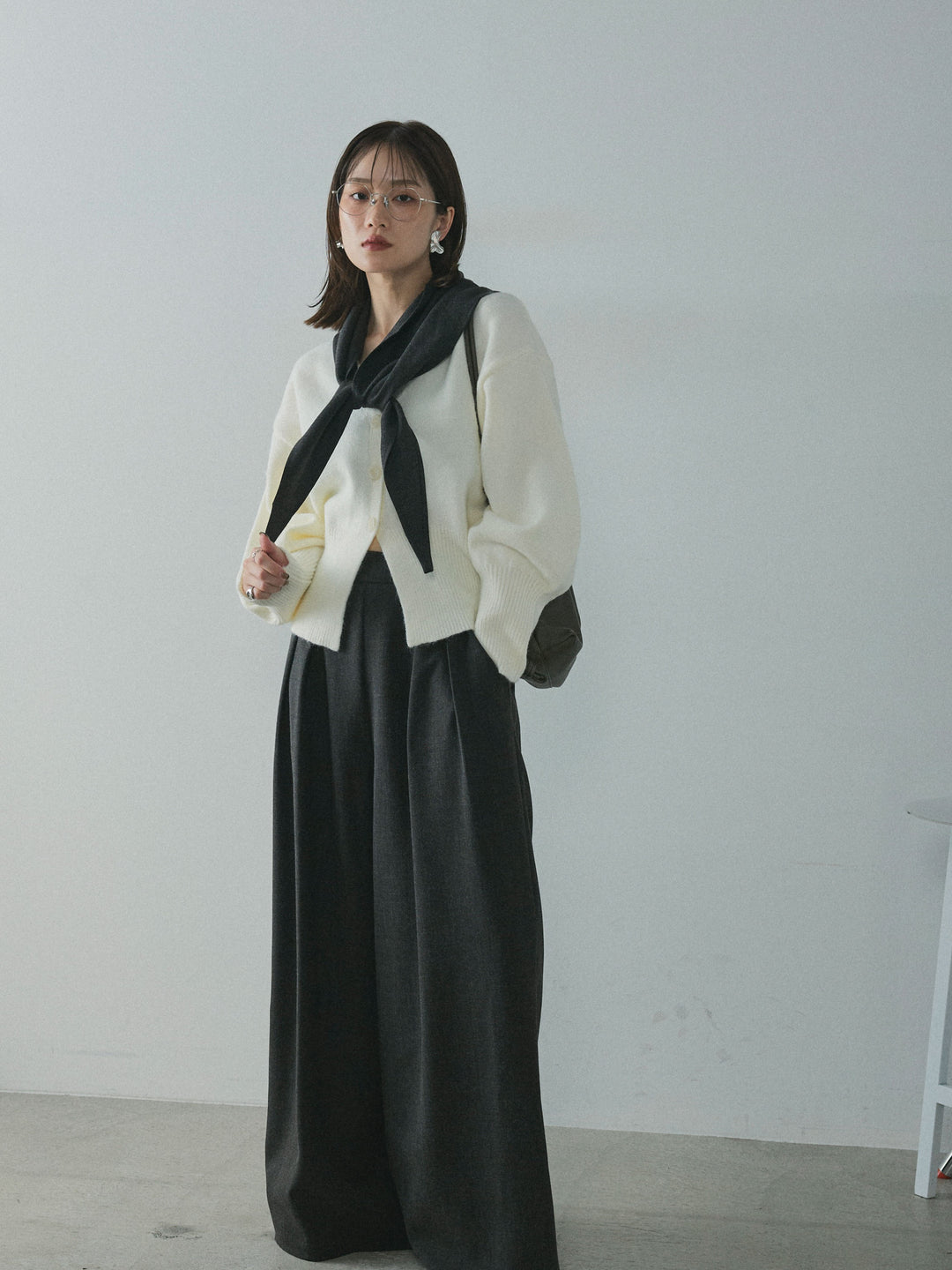 【Allure】[SET]アルパカタッチVネックカーディガン+スカーフ付ワイドパンツ(2set)