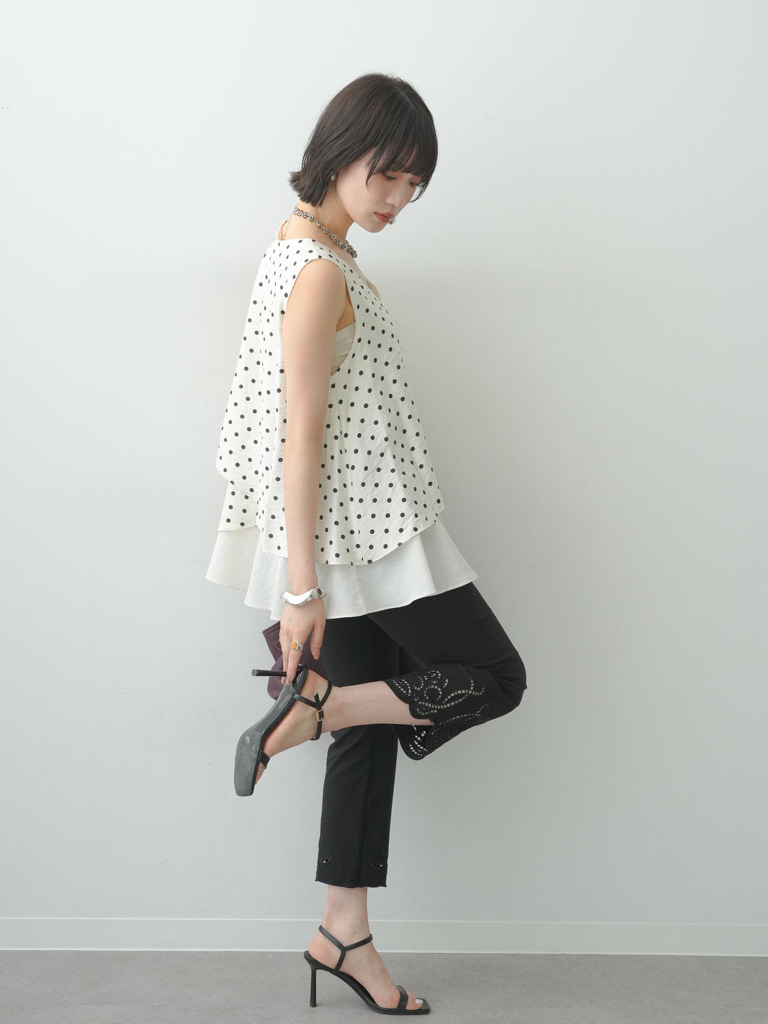 [SET]アシメントリーフリルヘムドットトップス+ヘムカットワーククロップパンツ(2set)