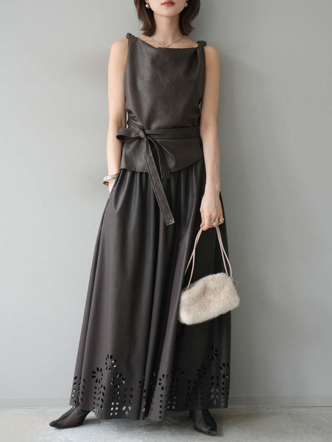 [予約]フラワーパンチングレザースカート/ブラウン