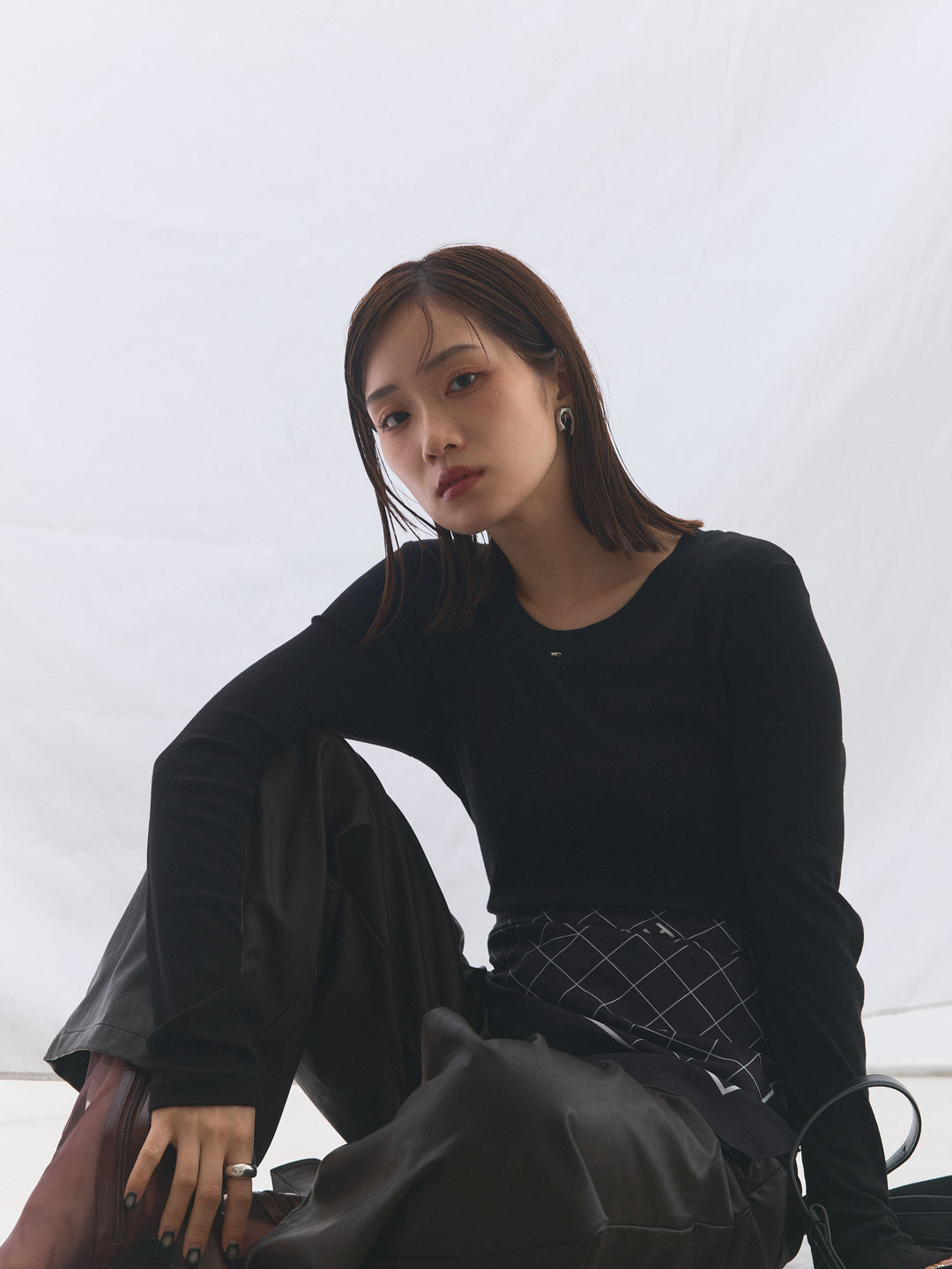 【Allure】[SET]モチーフ付Uネックシアーカットソー+モチーフ付Uネックシアーカットソー(2set)