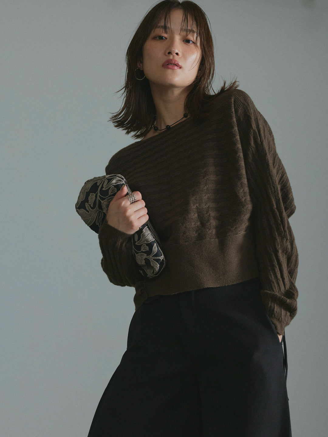 【Allure】[SET]ワンショルケーブル編みニット+サイドタックワイドパンツ(2set)