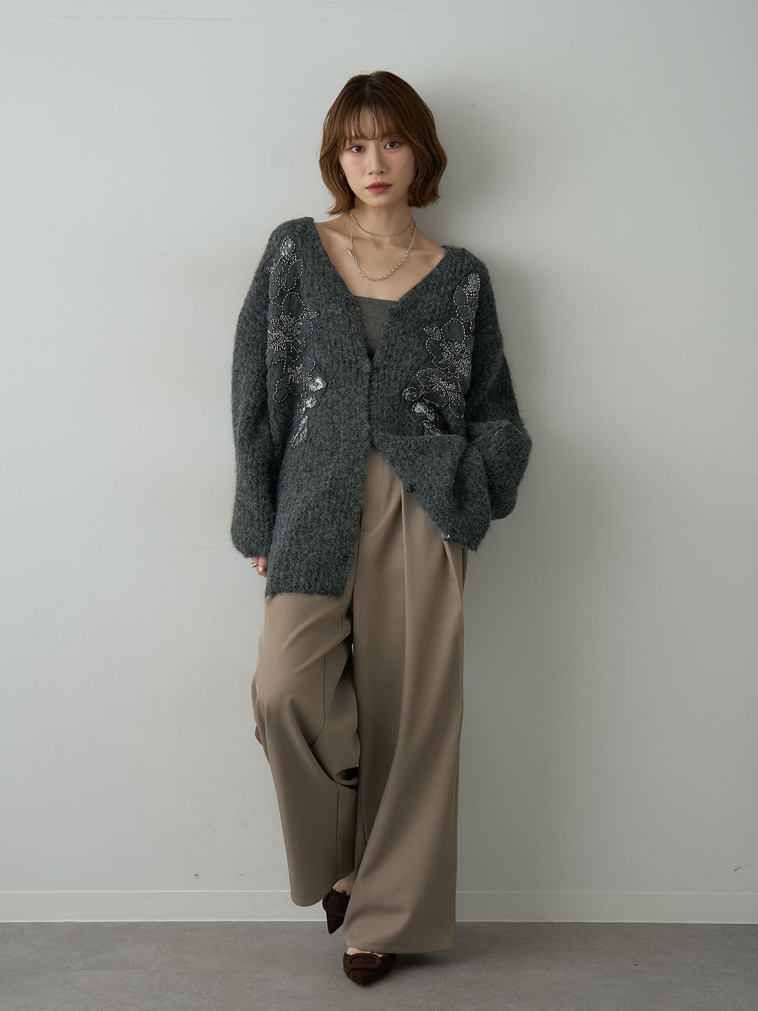[SET]フローラルビーズニットロングカーディガン+ツイルタックワイドパンツ(2set)