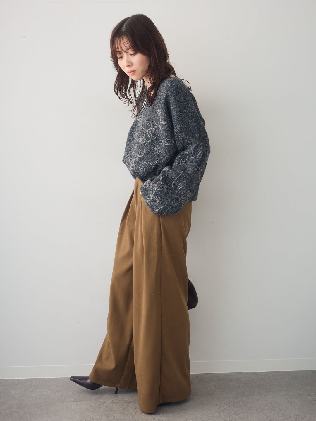 [SET]フロントエンブロイダリーVネックニットトップス+ダブルタックドレープストレートワイドパンツ(2set)