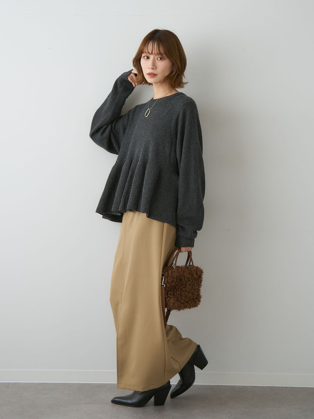 [SET]ペプラムニットプルオーバー+クレープデシンフラップ付きストレートスカート(2set)