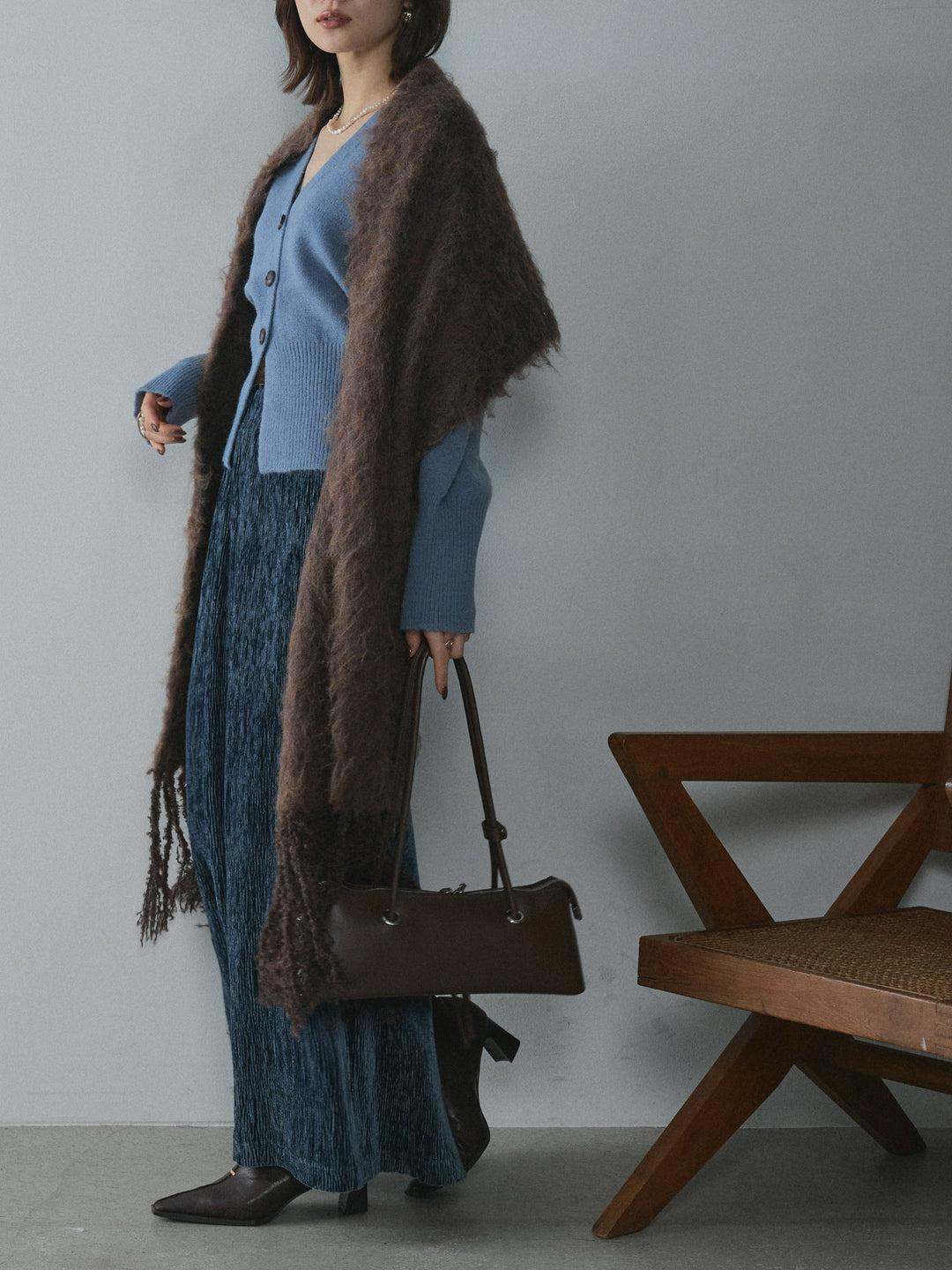 【Allure】[SET]アルパカタッチVネックカーディガン+プリーツベロアタイトスカート(2set)