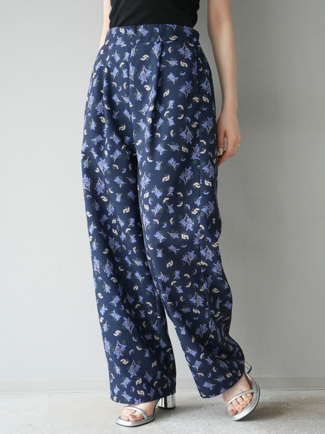 [予約]ブーケプリントタックパンツ/ネイビー