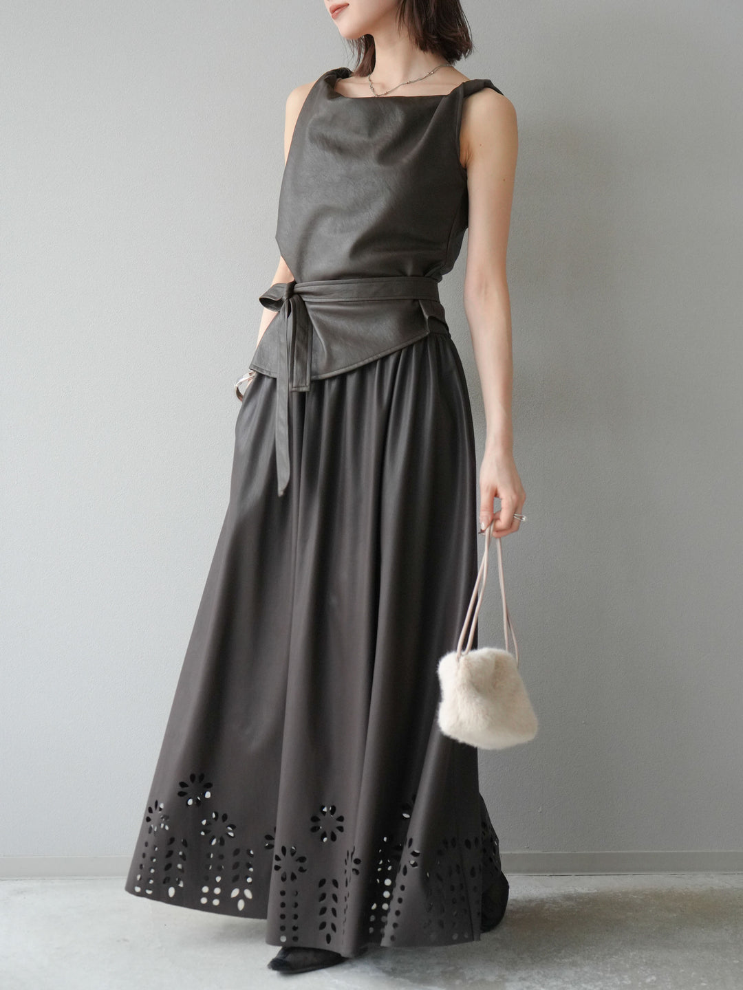 [予約]フラワーパンチングレザースカート/ブラウン