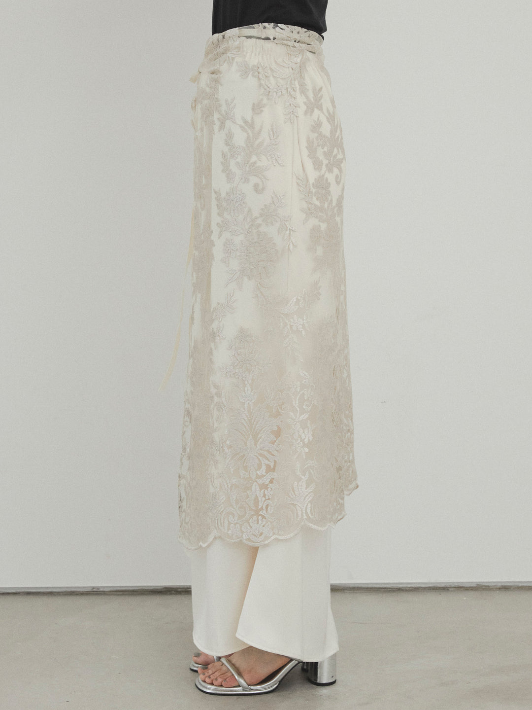 [D] 薄紗提花裹身長裙/米色