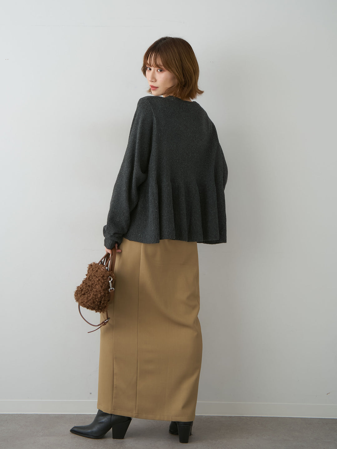 [SET]ペプラムニットプルオーバー+クレープデシンフラップ付きストレートスカート(2set)