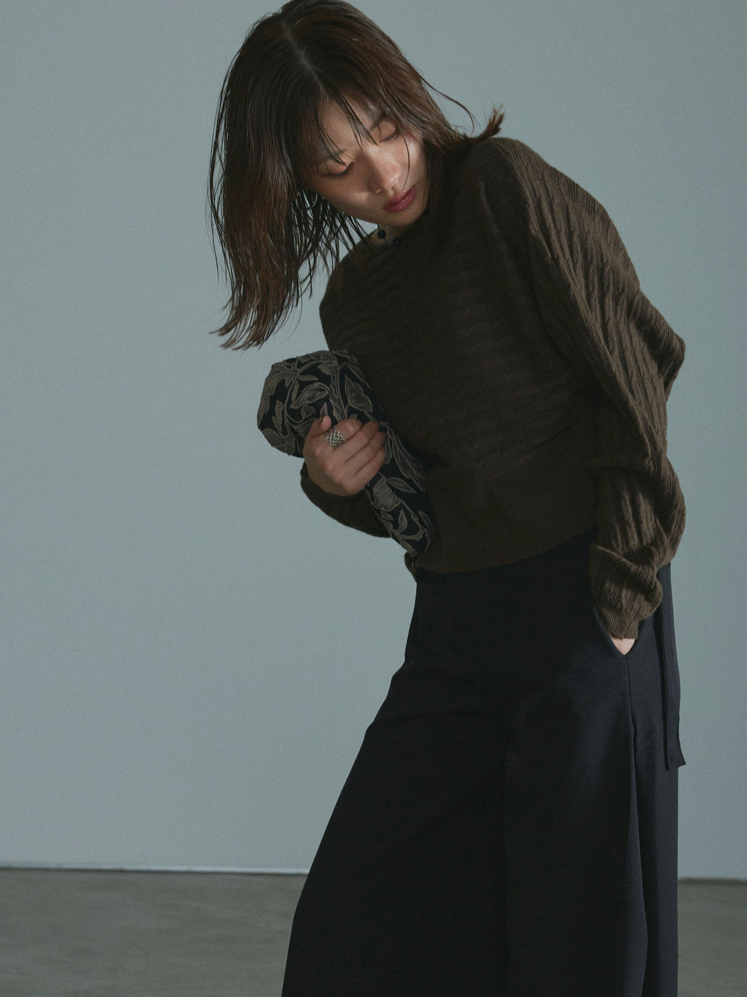 【Allure】[SET]ワンショルケーブル編みニット+サイドタックワイドパンツ(2set)